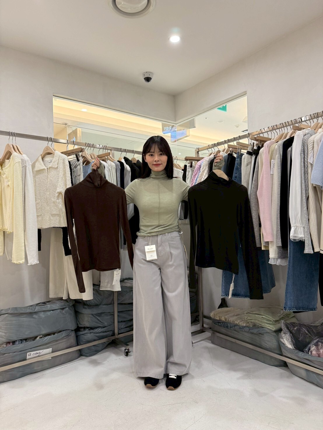 MB5517 中線高領薄上衣 *特價* (優惠碼同充值購物金不適用)