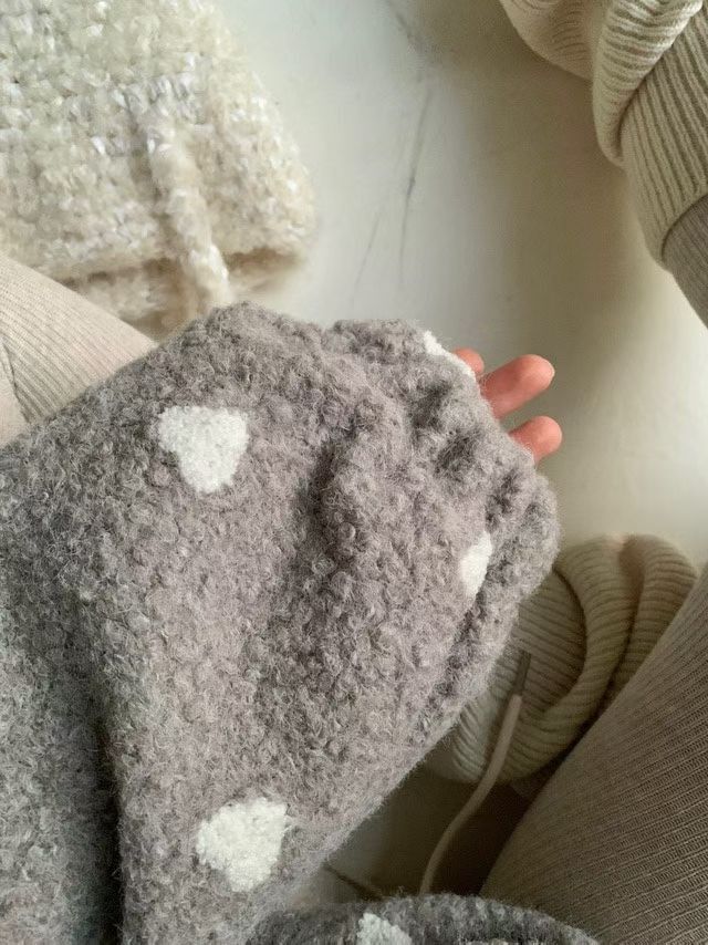 心心 Fleece Sweater