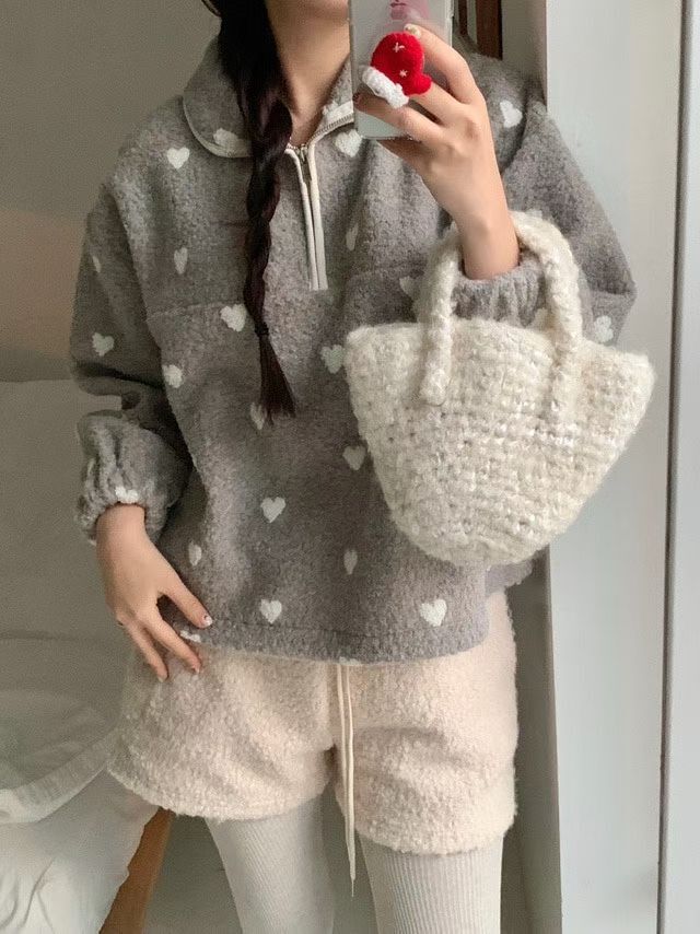 心心 Fleece Sweater