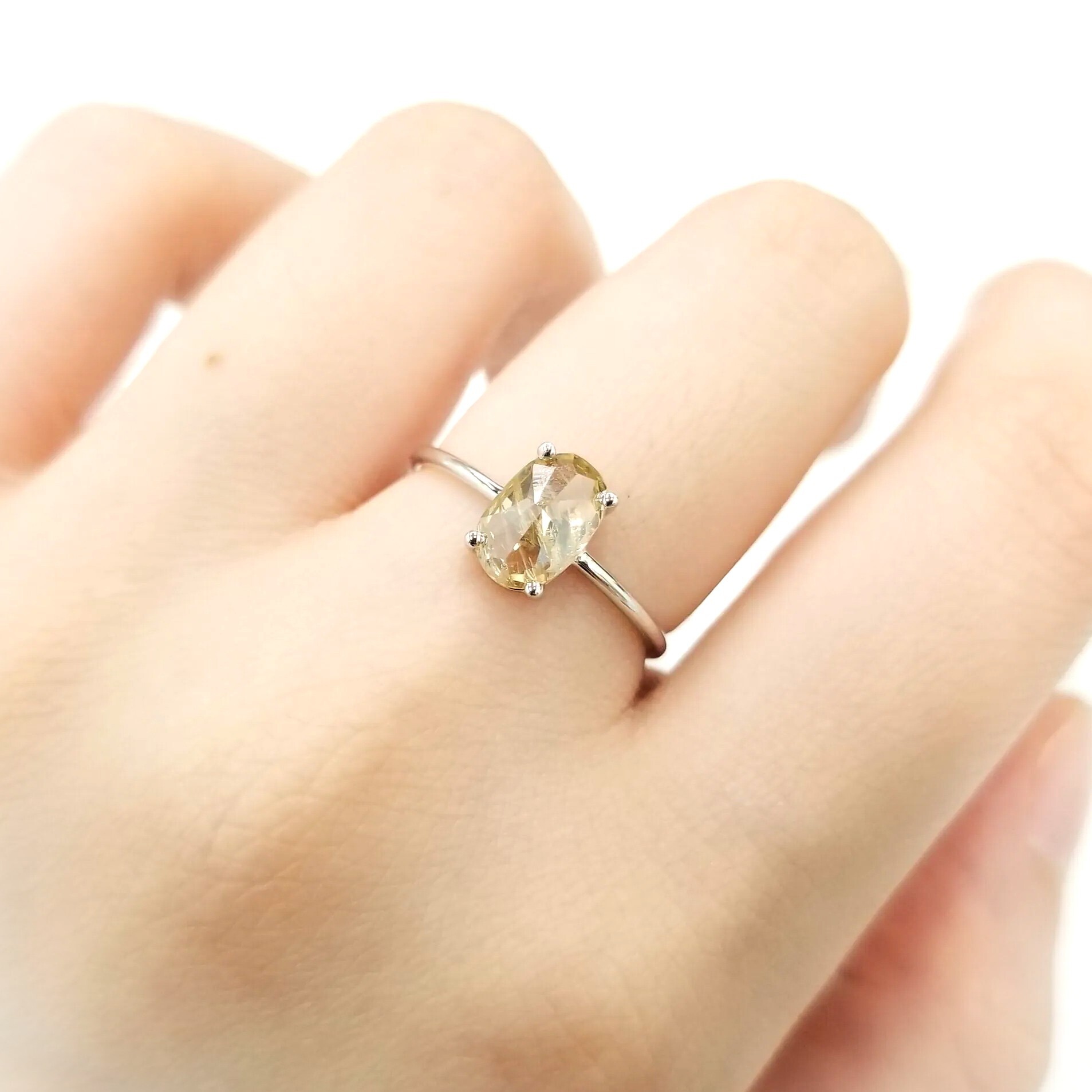 18K White Gold 0.98ct  Oval Cut Diamond Ring