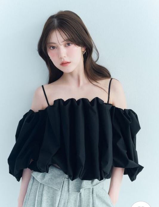 [預購] SNIDEL 露肩泡泡剪裁上衣 預約3月底出貨