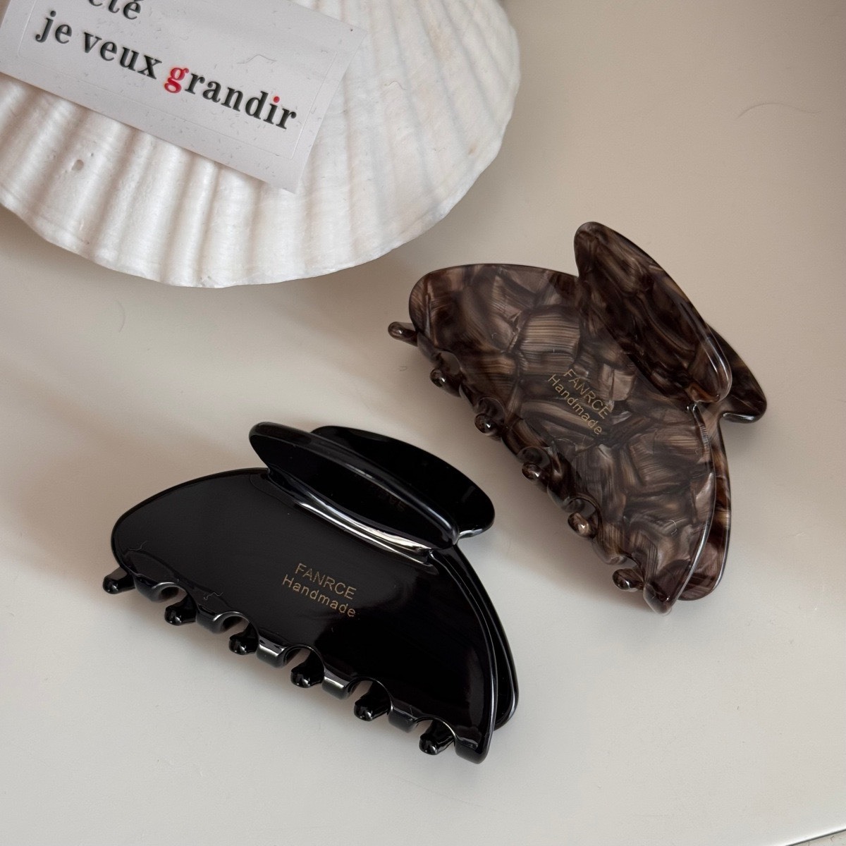 No.9230復古扇形鯊魚夾