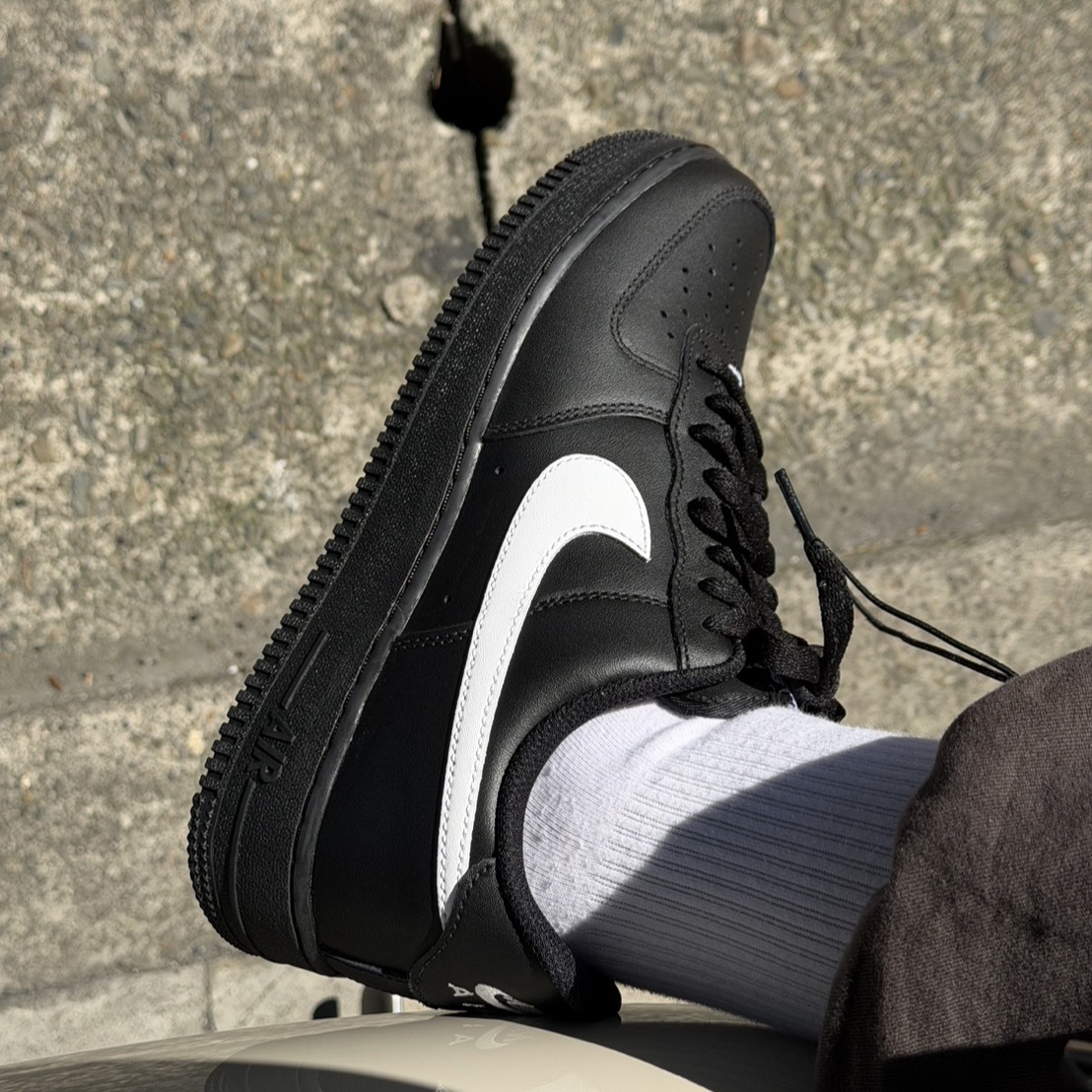 Nike Air Force 1 '07 黑底白勾 男鞋 FZ0627-010