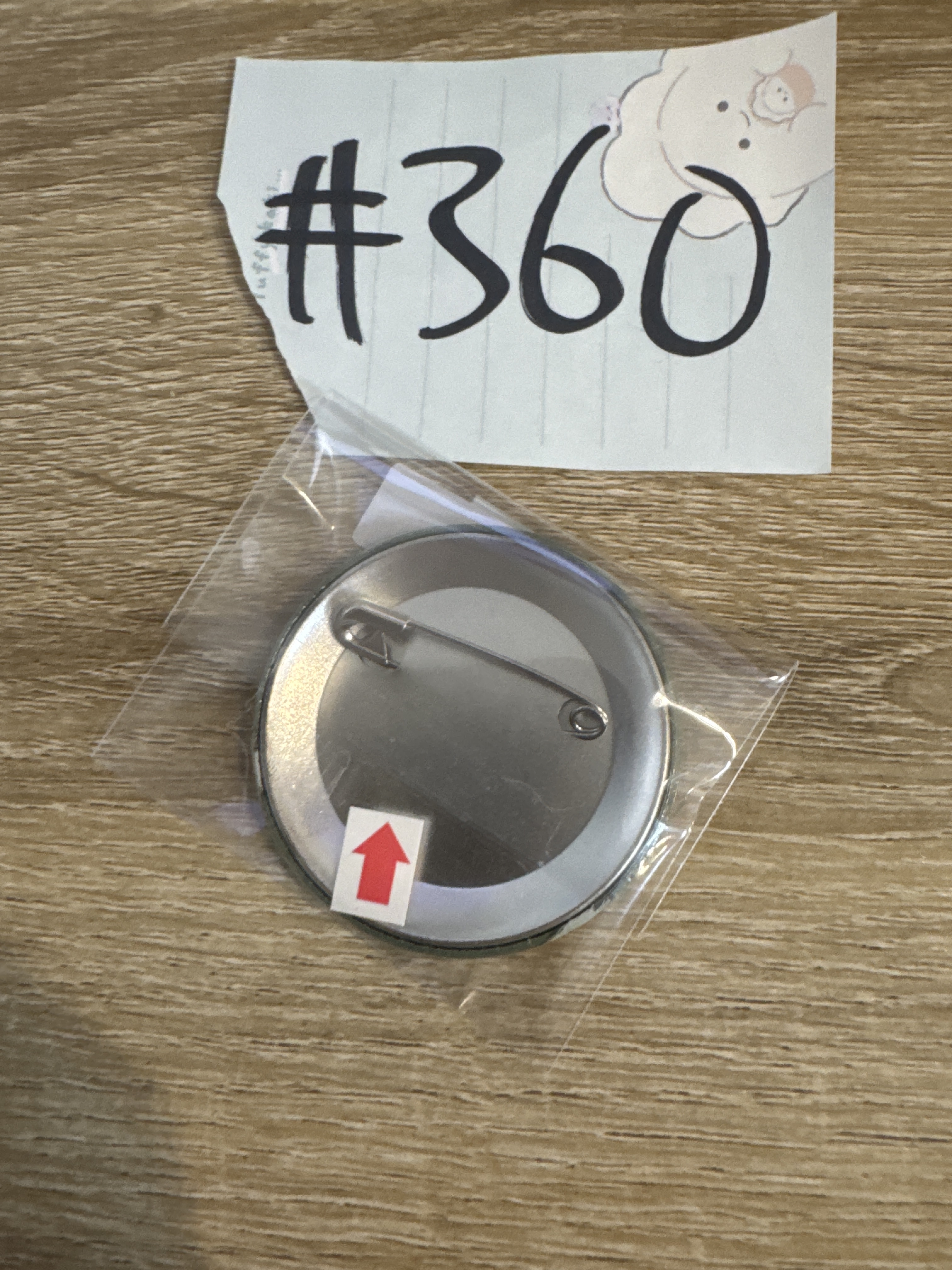 進擊的巨人  LEVI 襟章 瑕 #360