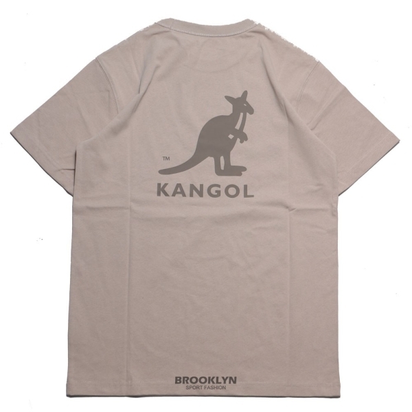 【下殺↘ $399】KANGOL 短T 時間線 背面大LOGO 淺卡其色 短袖 上衣 男 6125100631