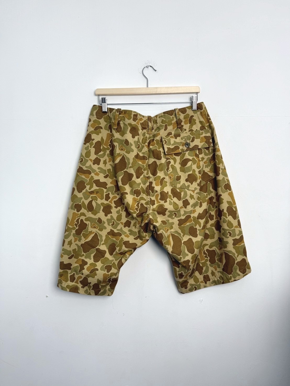 BLACK SIGN HUNTER CAMO DRIVING SHORTS SIZE 36