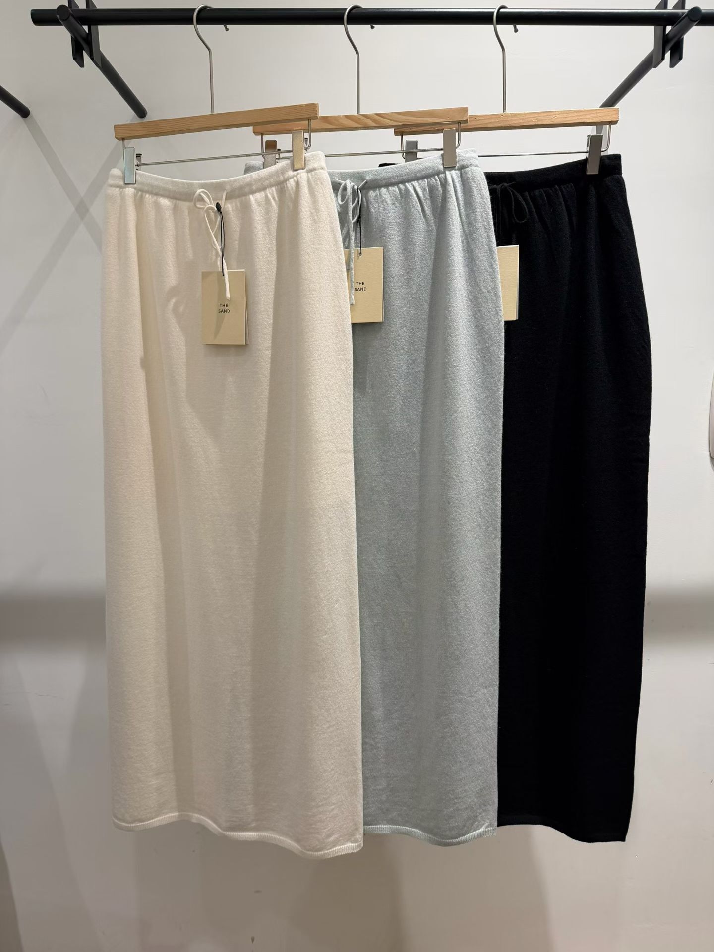 TS5513 薄針織直筒裙 *特價* (優惠碼同充值購物金不適用)