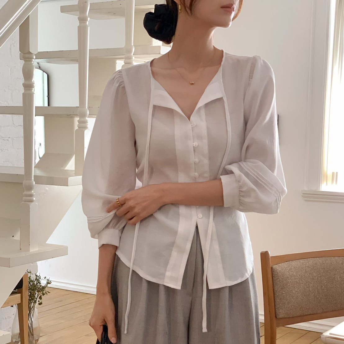 好身材收腰排釦織帶造型V領上衣 / 3色