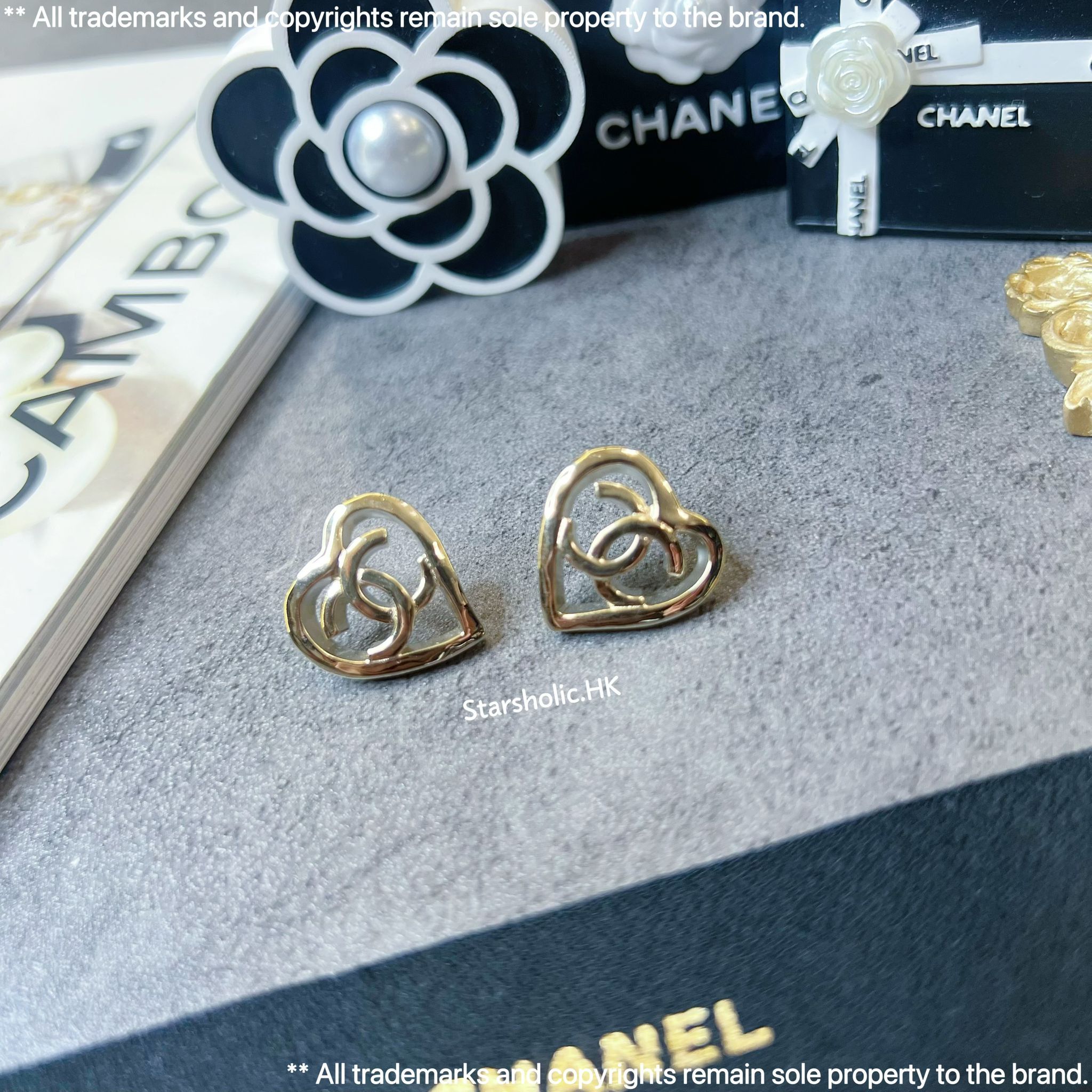 CHANEL 心形 CC Logo Earrings