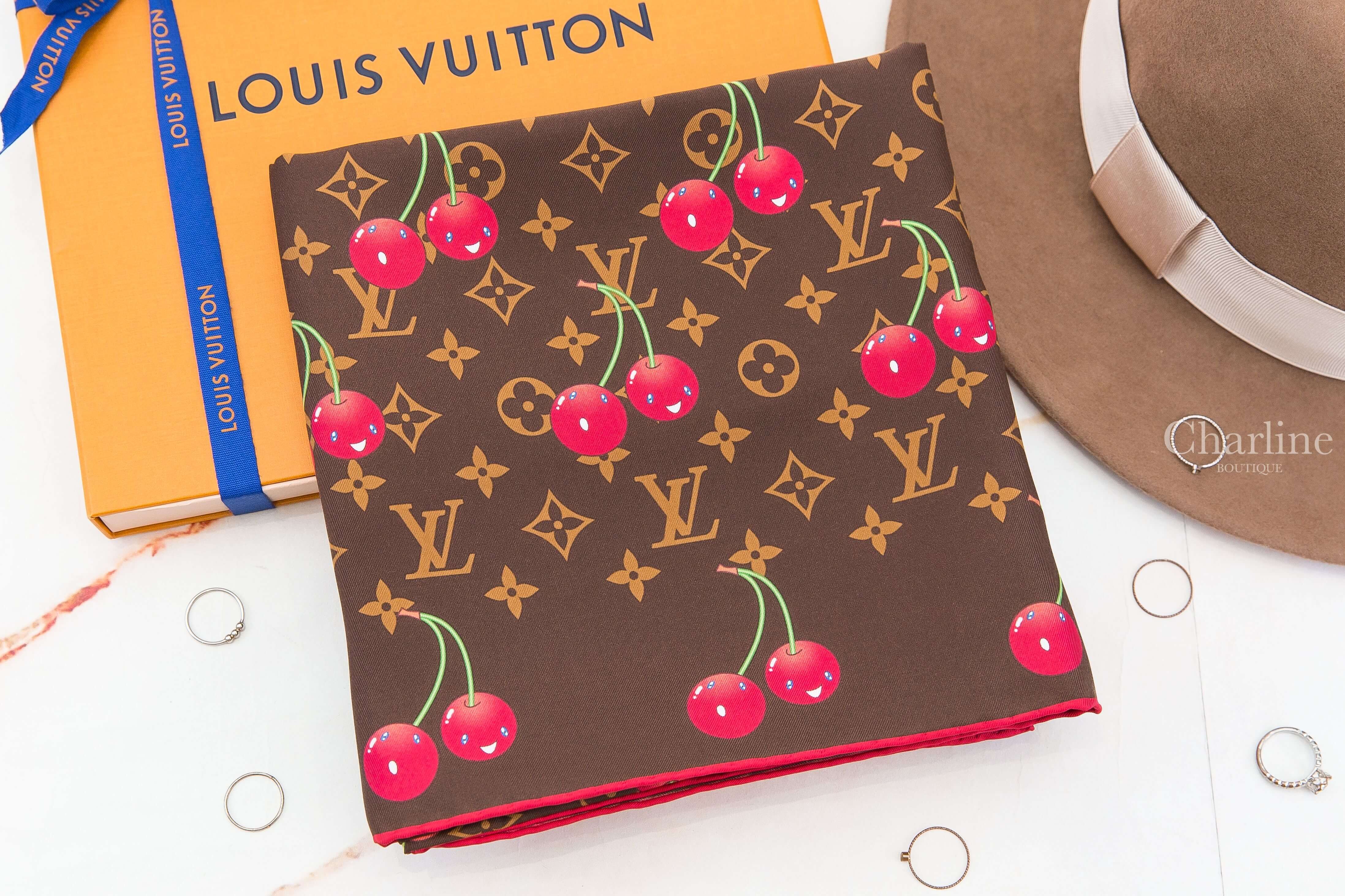 Louis Vuitton LV X TM Monogram Cerise Square 90 聯名款咖啡色滿版老花紅色微笑櫻桃真絲方巾-Charline Boutique 精品代購