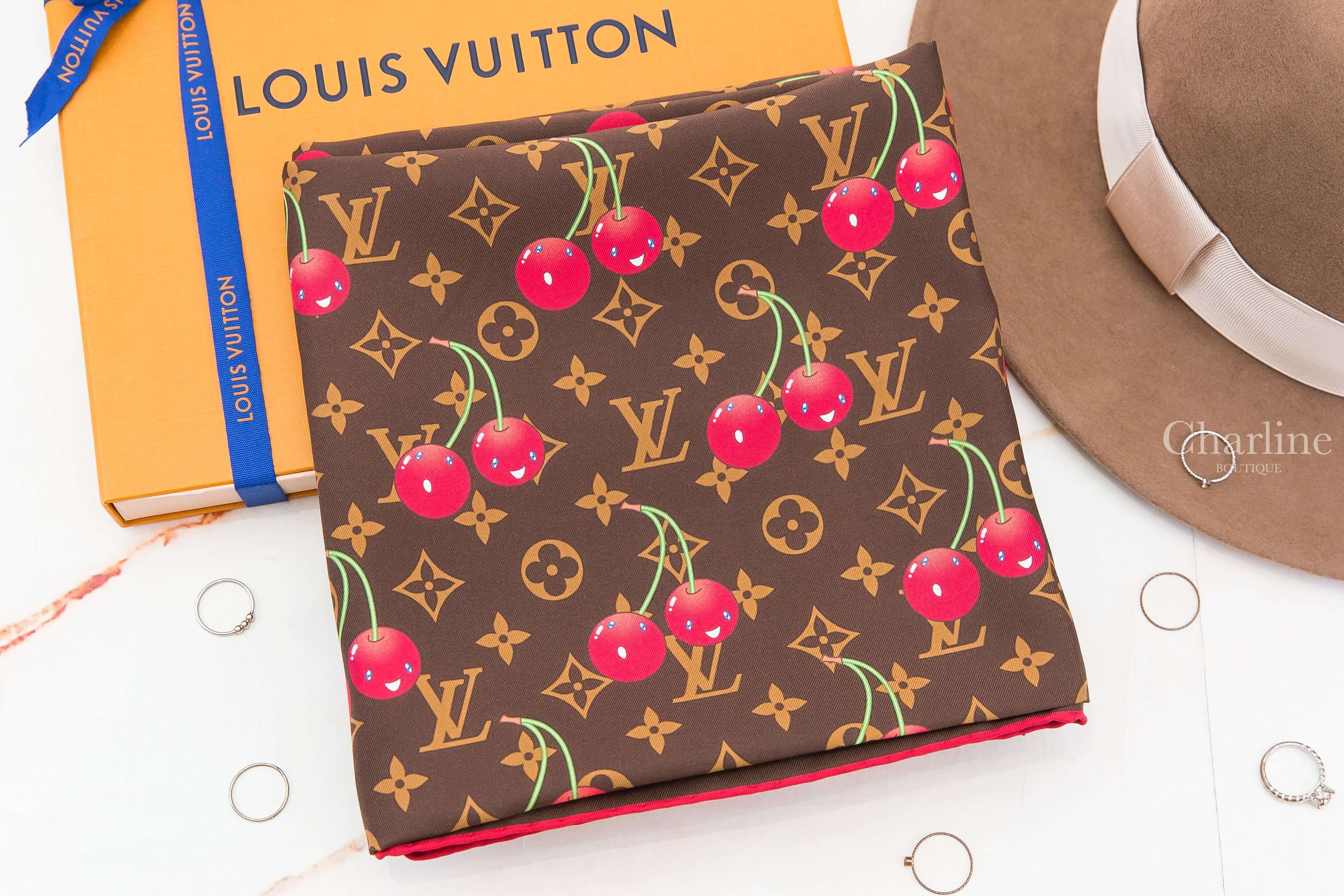 Louis Vuitton LV X TM Monogram Cerise Square 90 聯名款咖啡色滿版老花紅色微笑櫻桃真絲方巾-Charline Boutique 精品代購