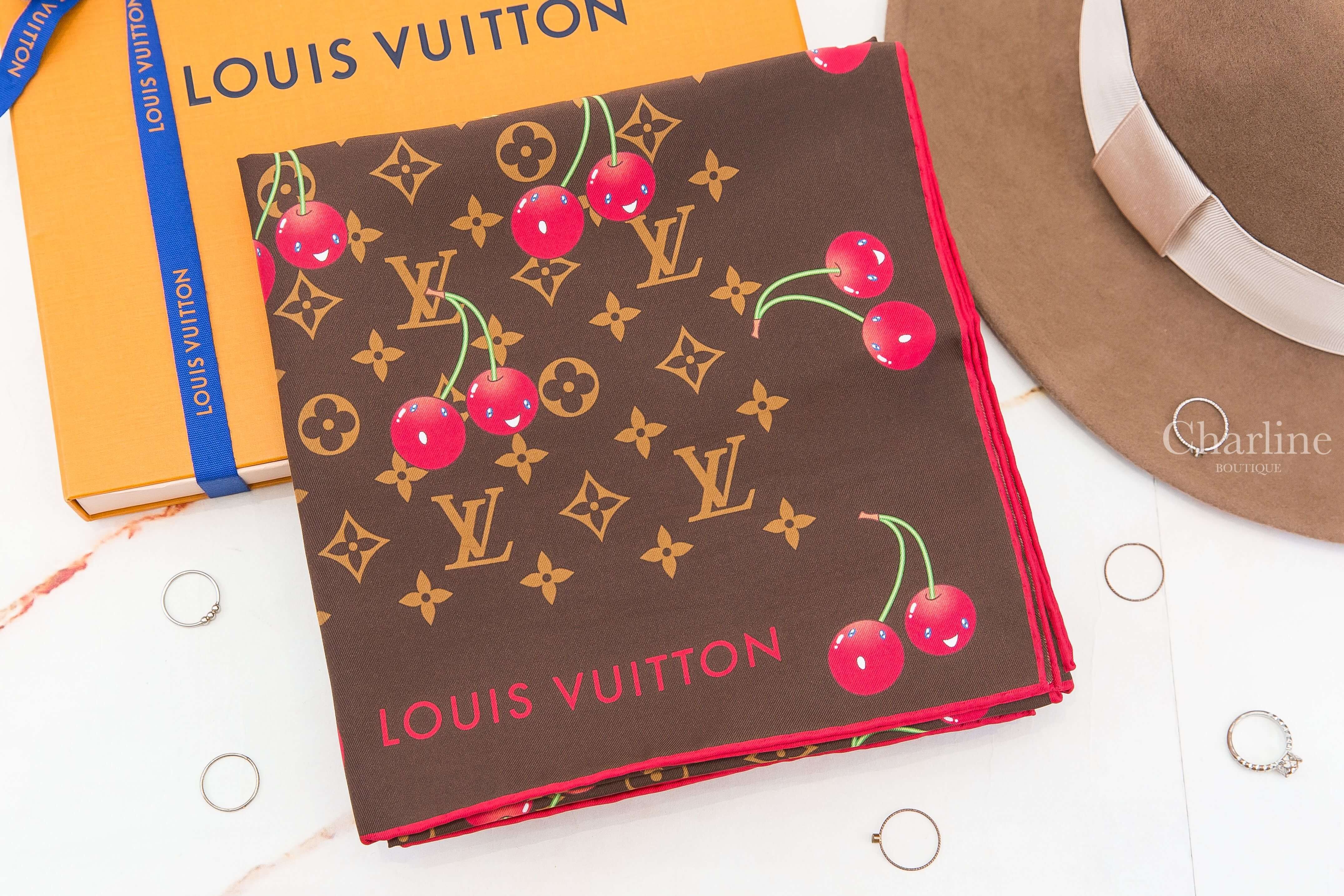 Louis Vuitton LV X TM Monogram Cerise Square 90 聯名款咖啡色滿版老花紅色微笑櫻桃真絲方巾-Charline Boutique 精品代購