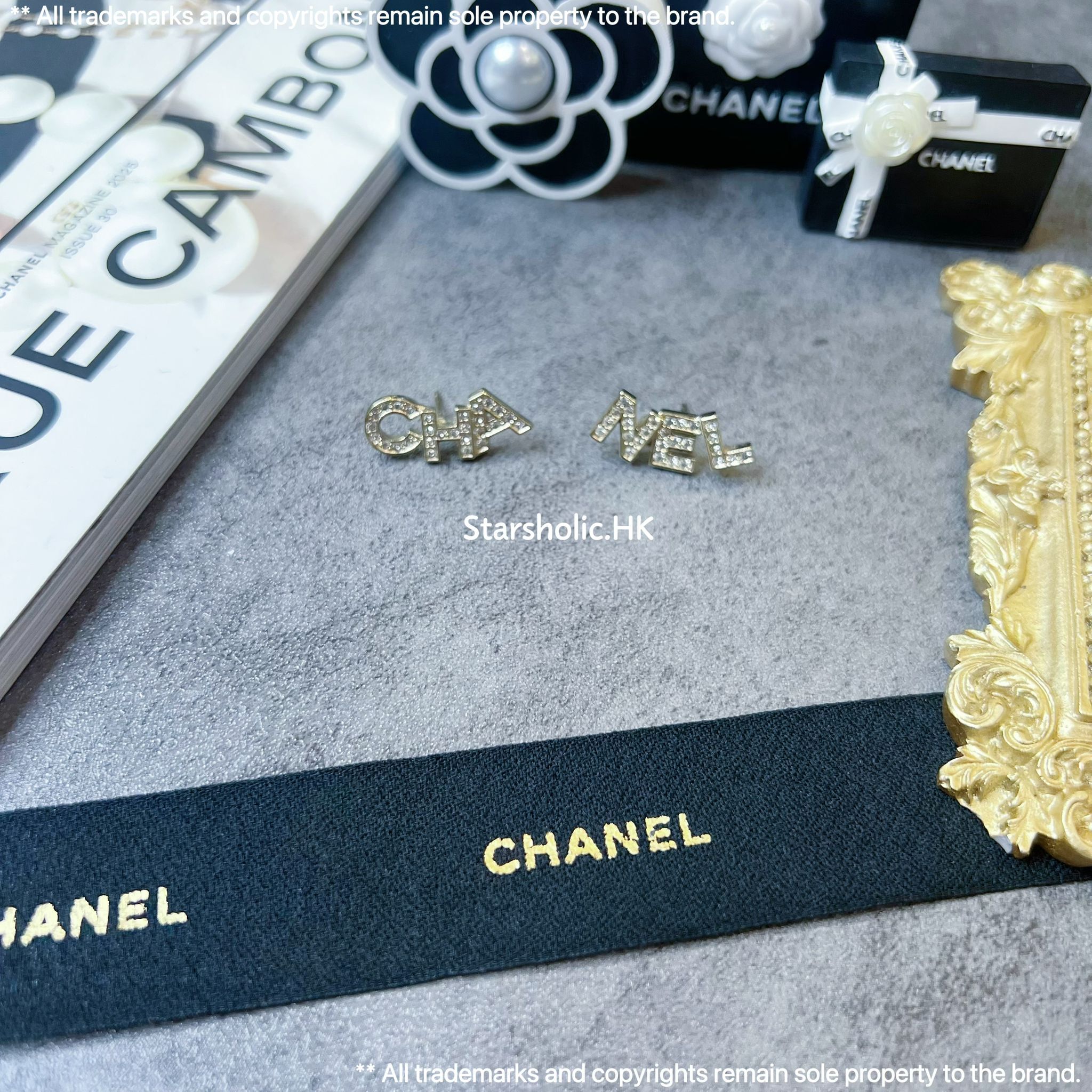CHANEL 文字閃石 Earrings