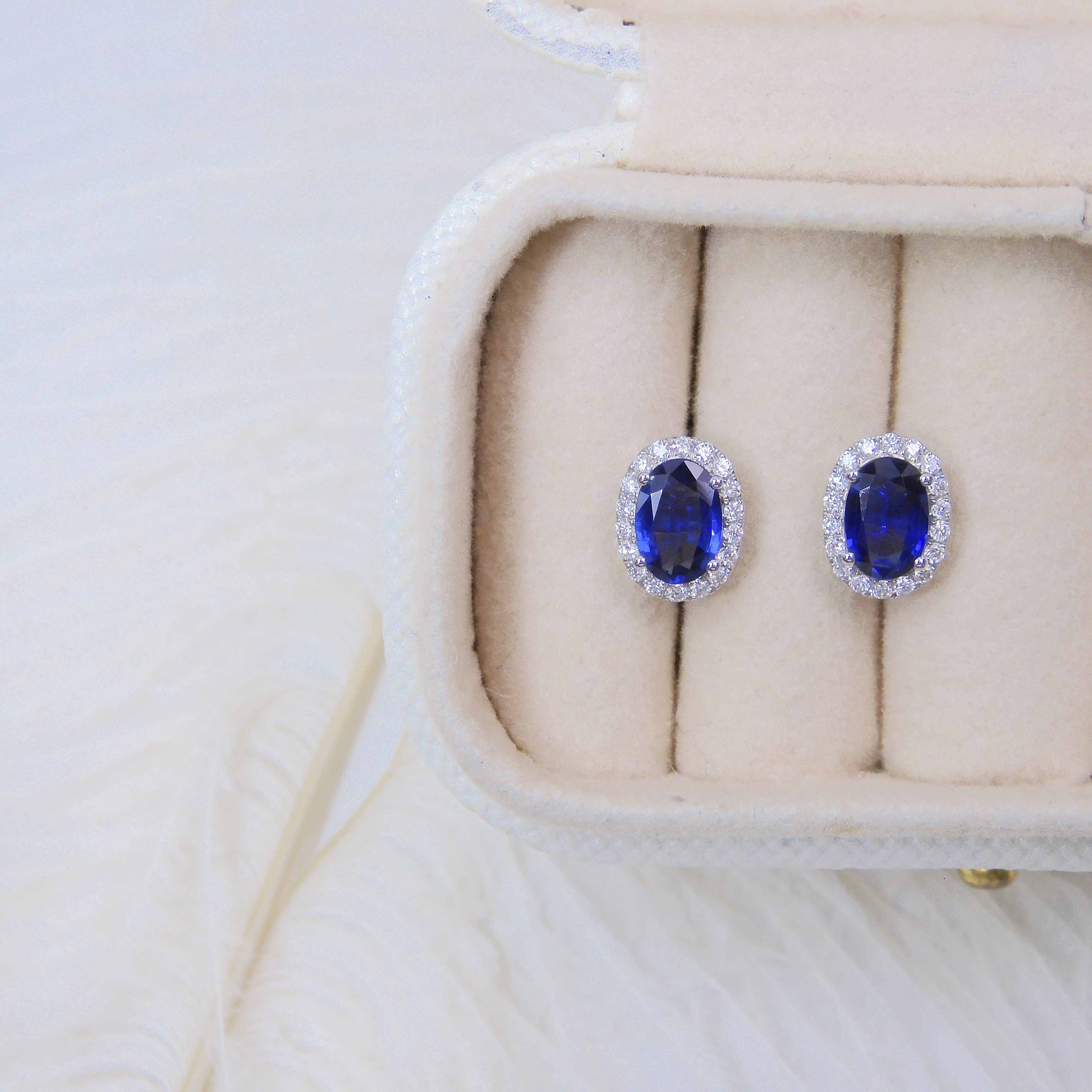 18K Gold 1ct Sapphire Ear Studs