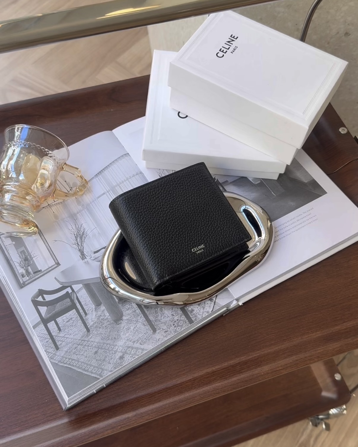 CELINE｜粒面牛皮內零錢袋雙折短夾 黑色