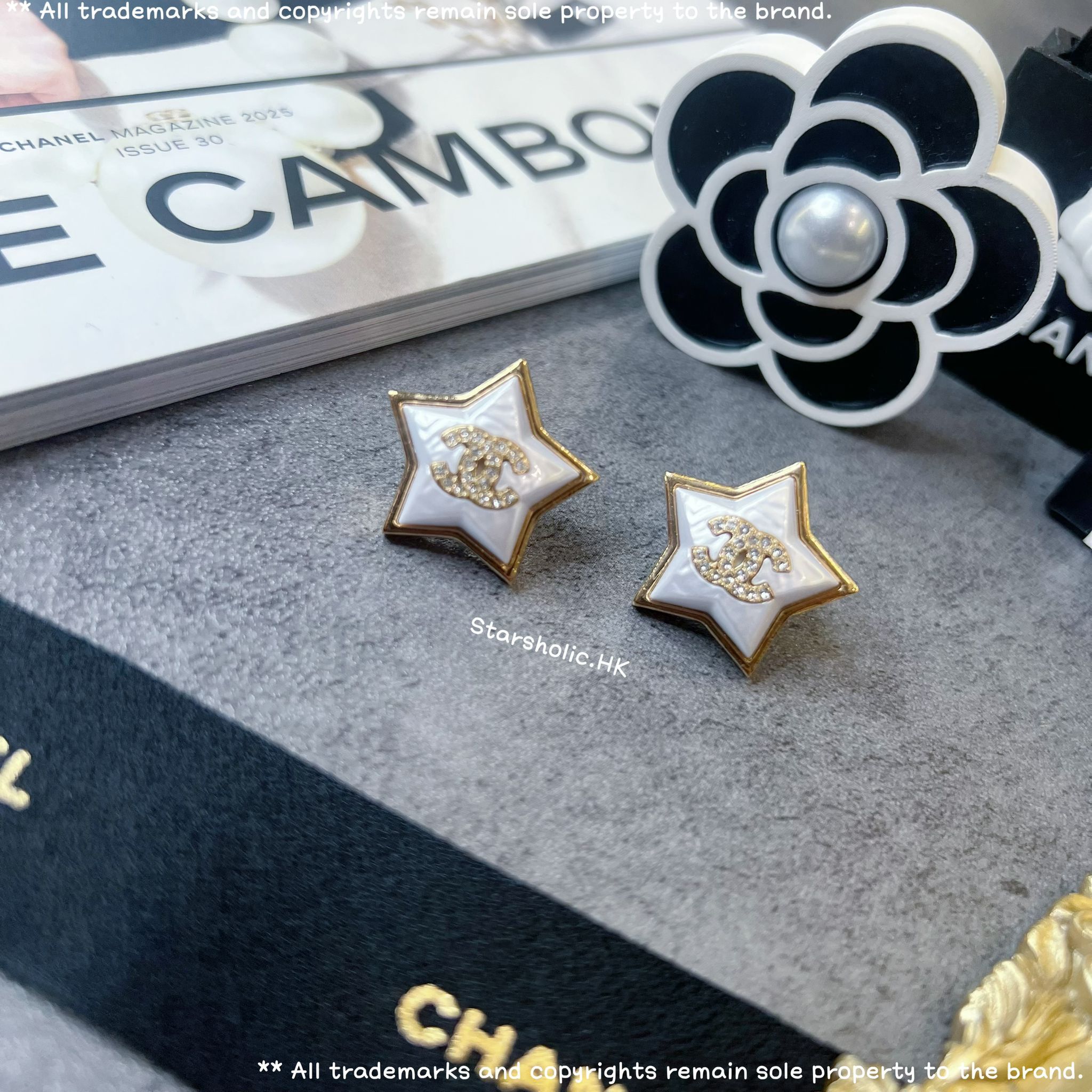 CHANEL 貝母星星 CC Logo Earrings