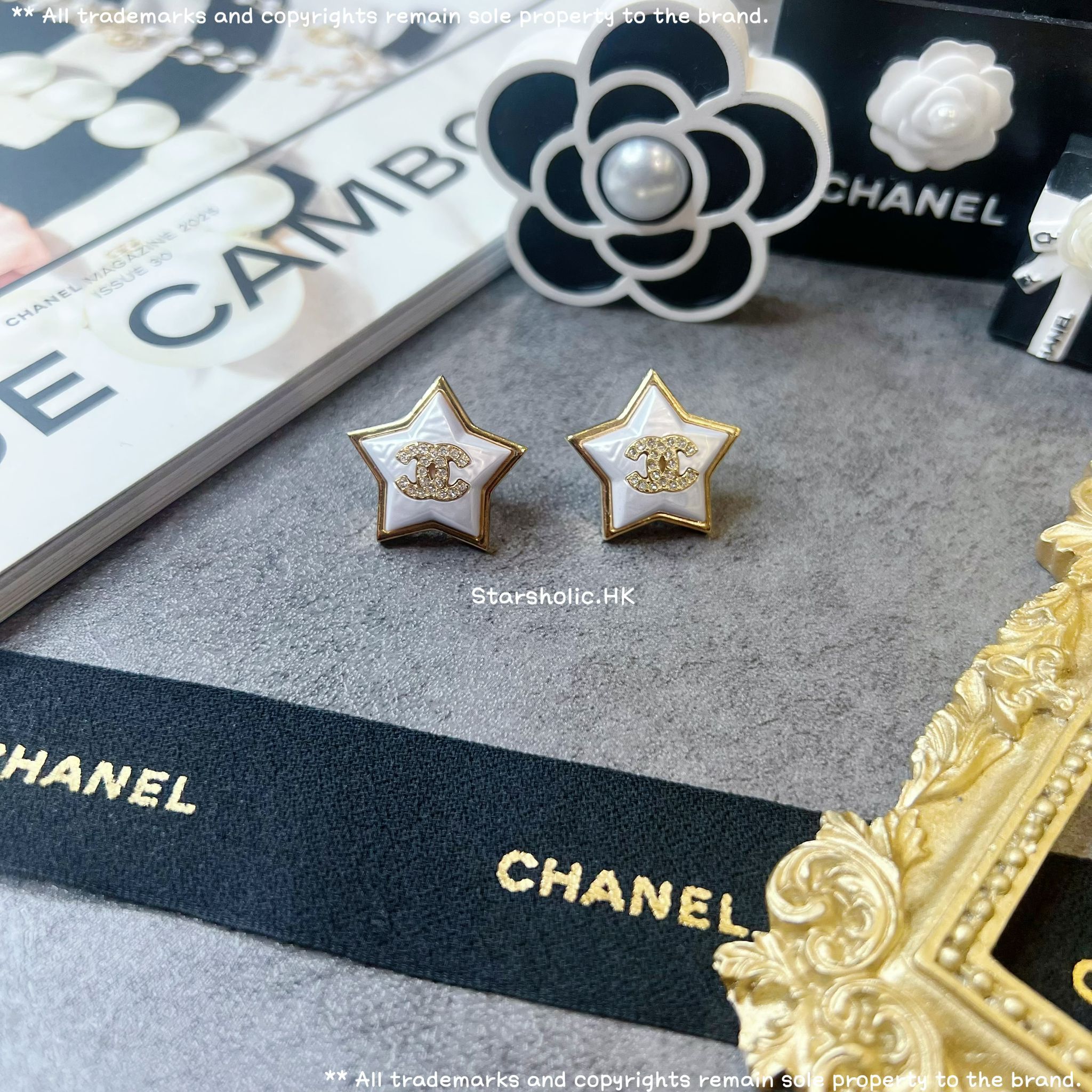 CHANEL 貝母星星 CC Logo Earrings