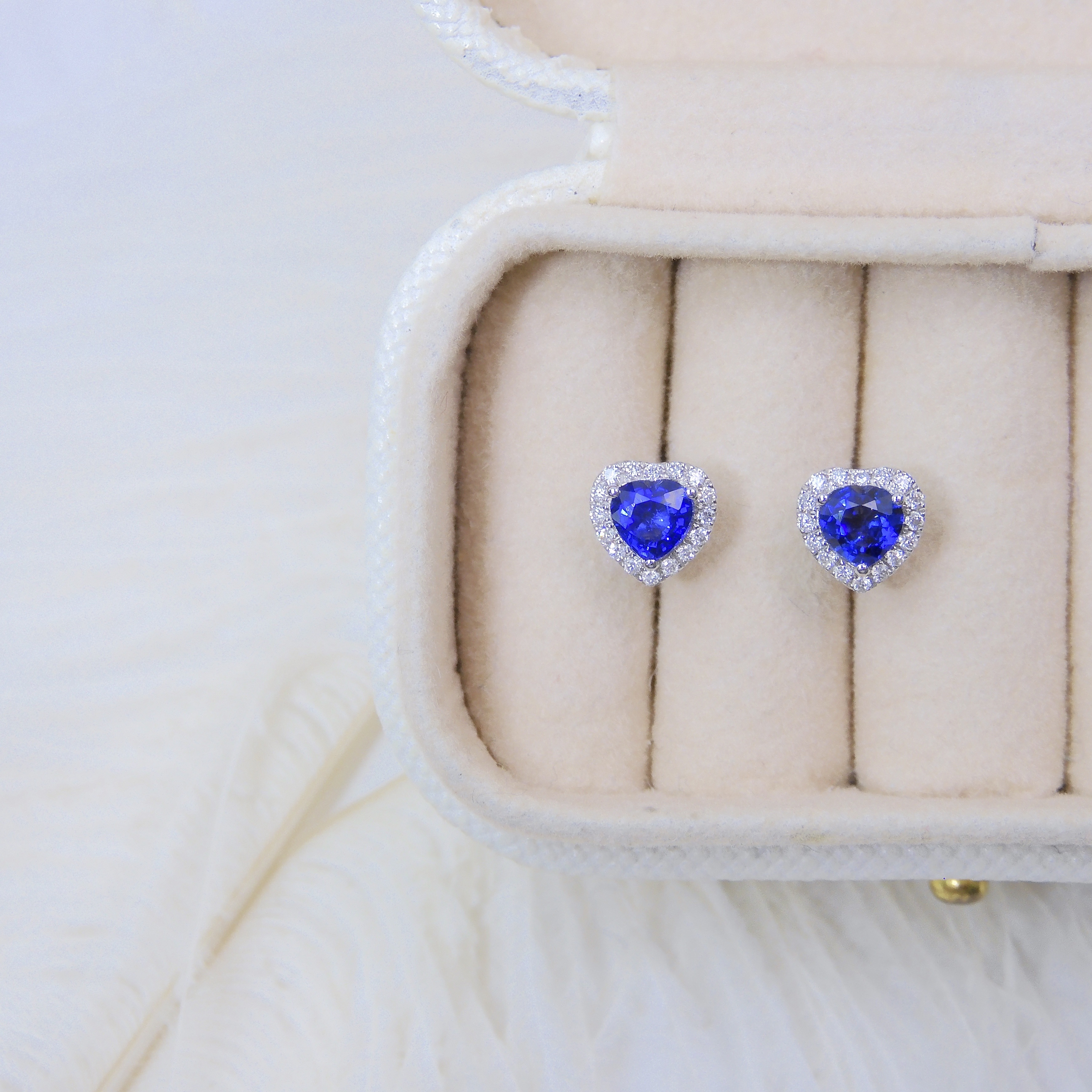 18K Gold 0.85ct Sapphire Ear Studs