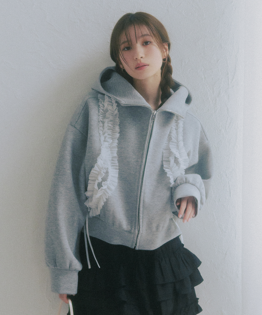 [預購] LILLIAN CARAT 薄紗荷葉邊拼接連帽外套