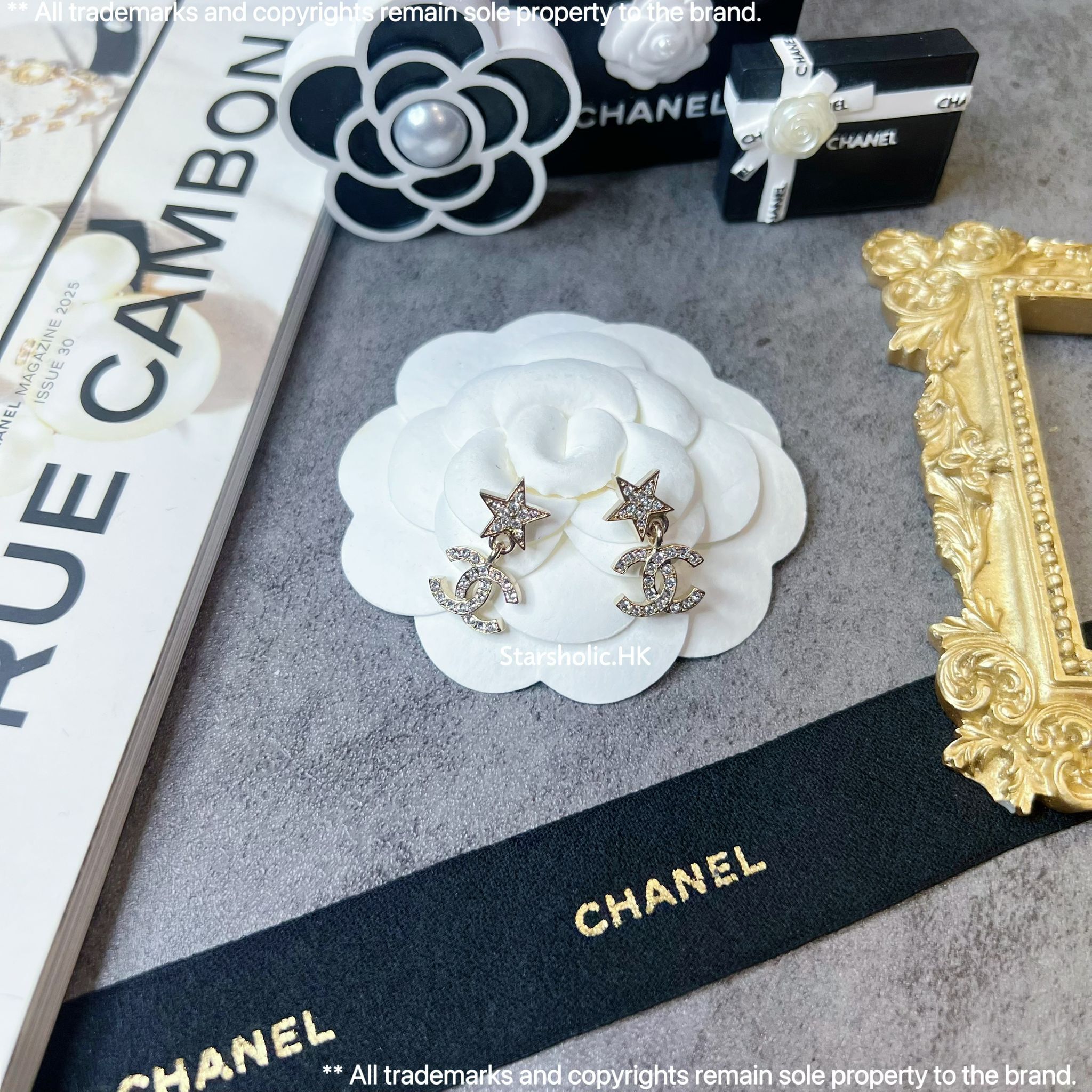 CHANEL 垂吊星星 CC Logo Earrings