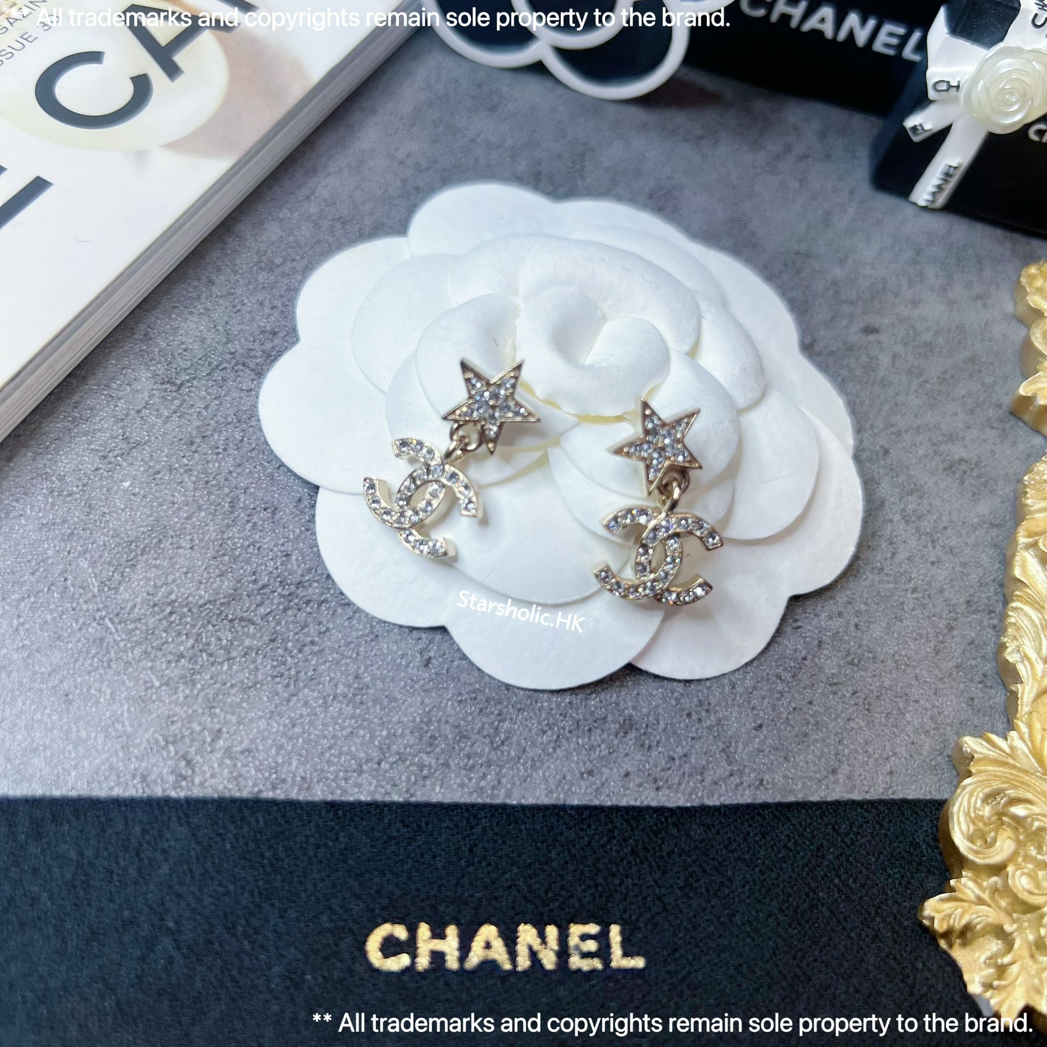 CHANEL 垂吊星星 CC Logo Earrings