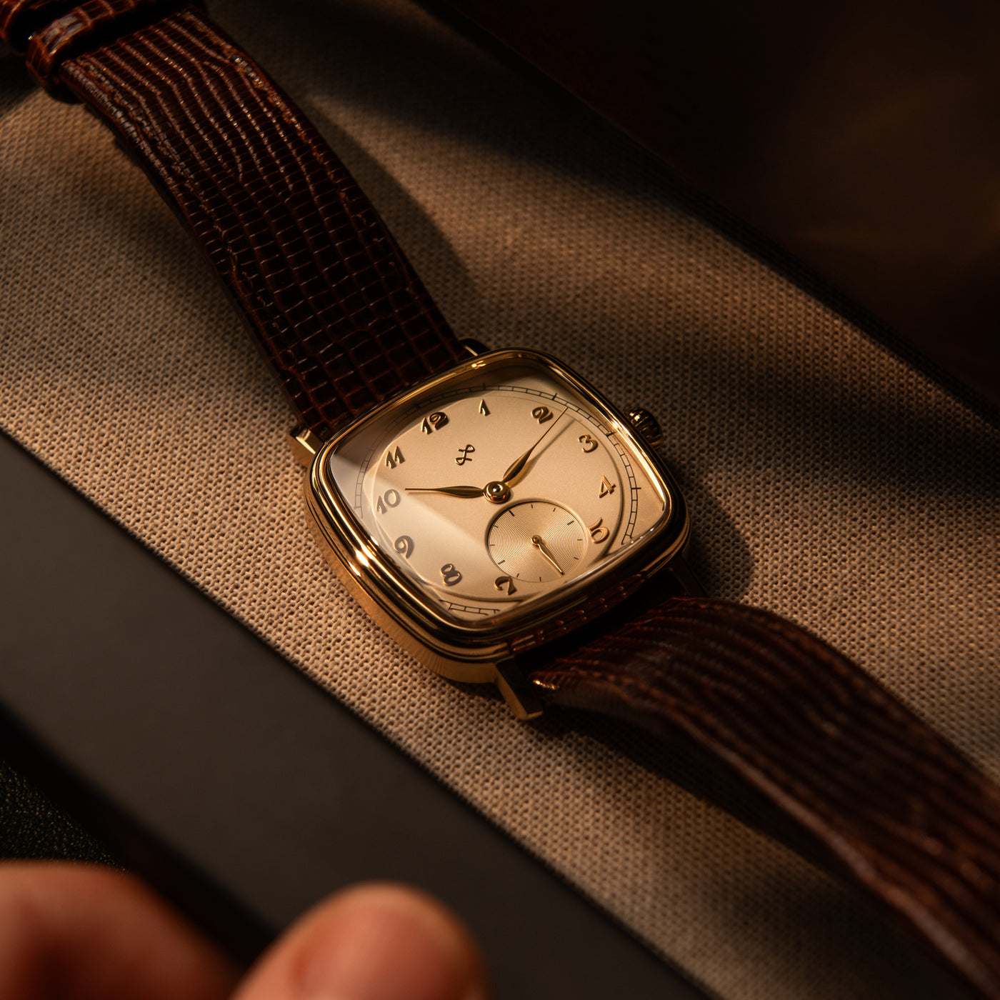 1954 Amalfi Mechanical - Gold / Off White