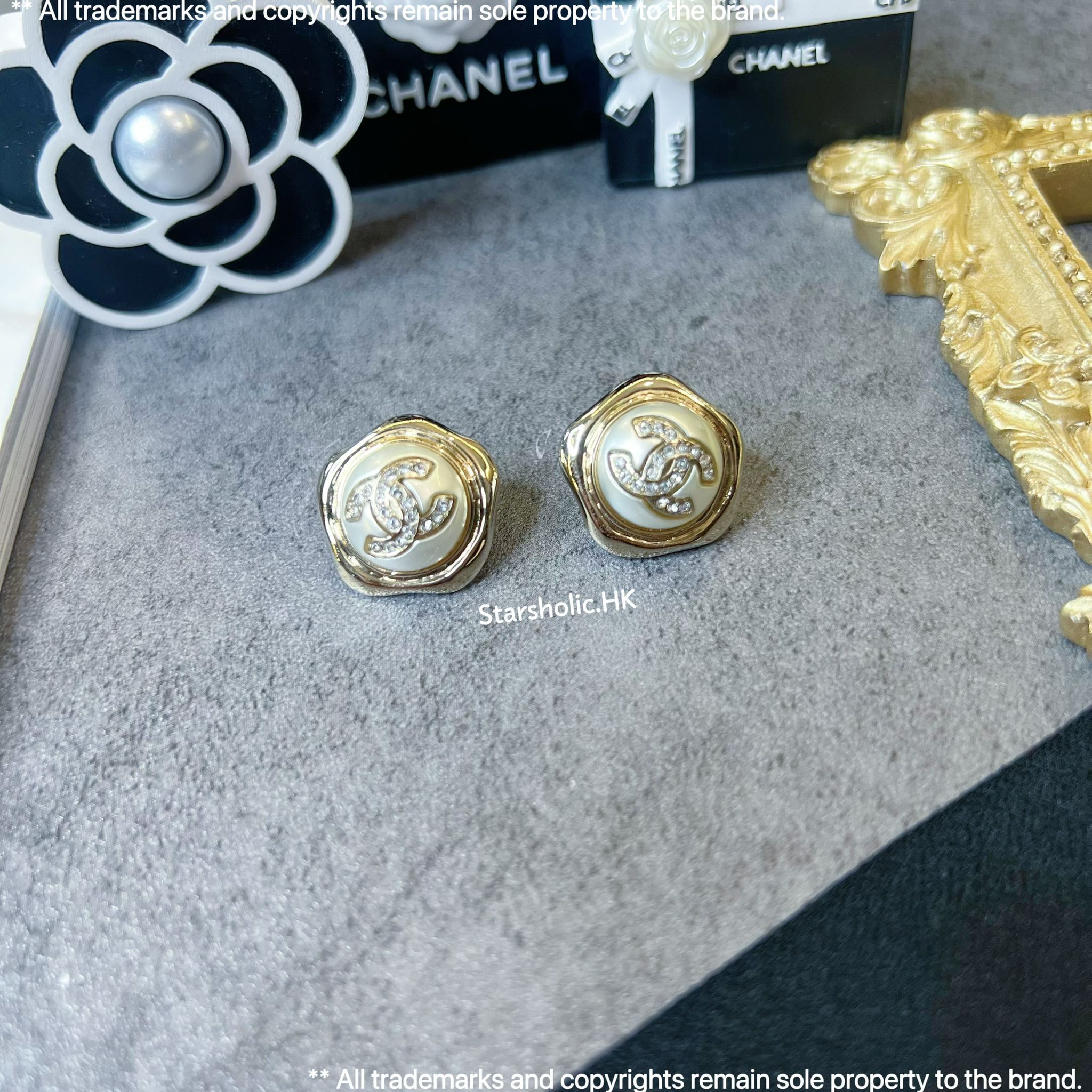 「SOLD」CHANEL 山荼花珍珠 CC Logo Earrings