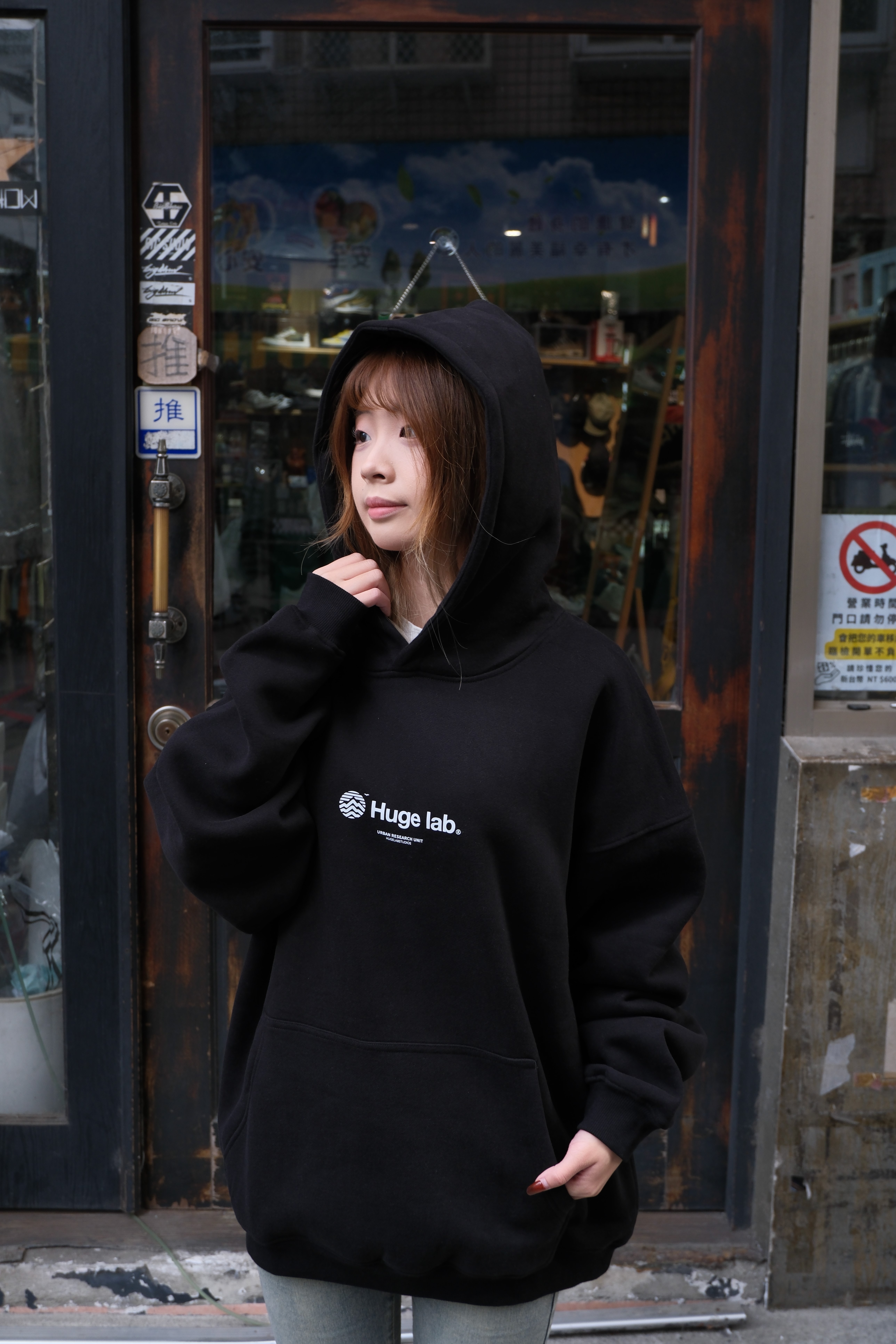 Huge Lab. 印花 厚鋪棉落肩帽T