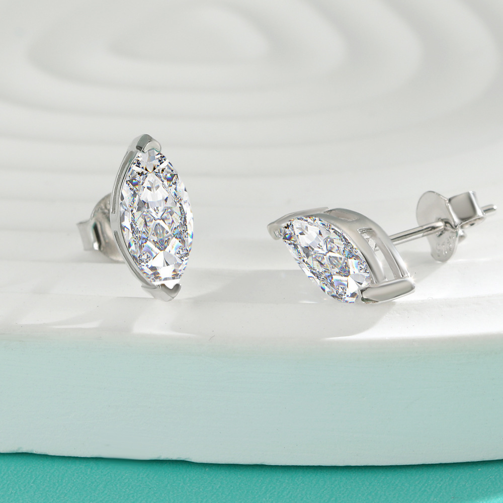 莫桑鑽馬眼形耳釘       E2C011B