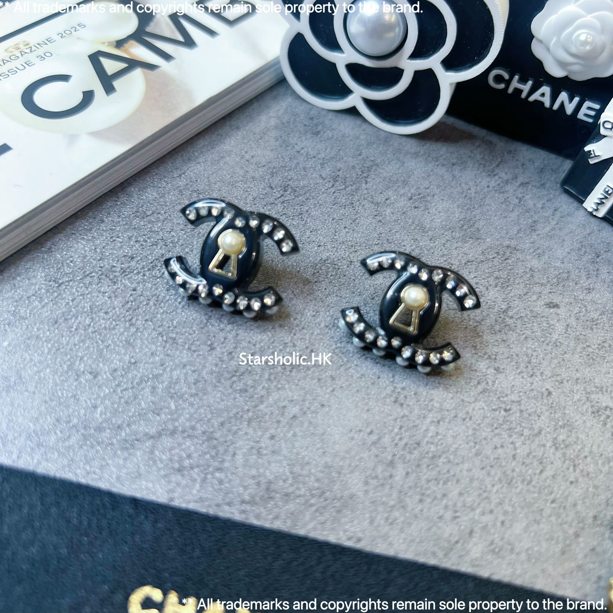 CHANEL 鎖頭閃石珍珠  CC Logo Earrings