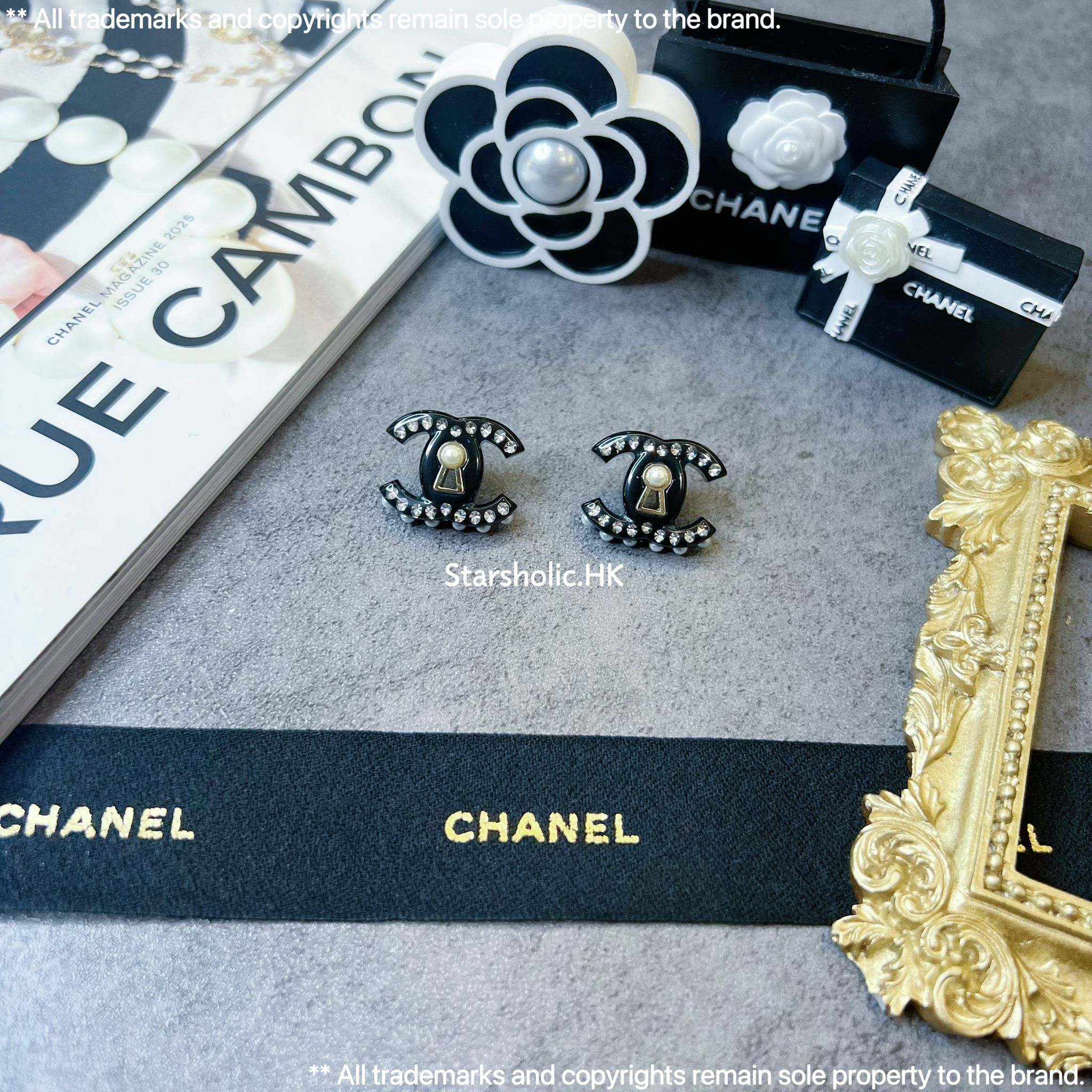 CHANEL 鎖頭閃石珍珠  CC Logo Earrings