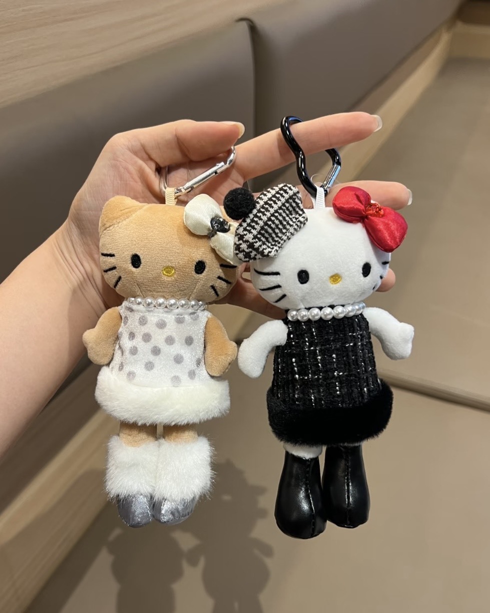 <部分現貨!> Sanrio Hello Kitty 日本 三麗鷗 小香風 長腿 黑皮 吊飾 五款