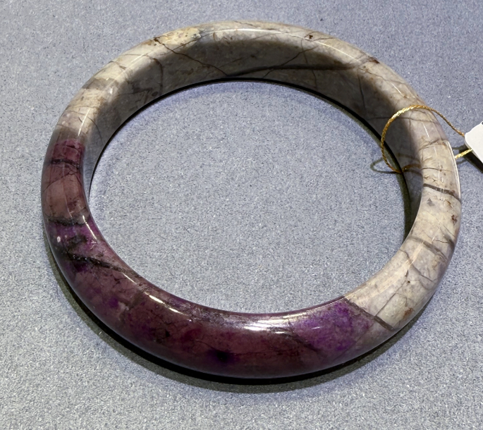 UY064 A64 半玉化櫻花紫手鐲 圈口61.5 寬14.4mm 厚8.4mm