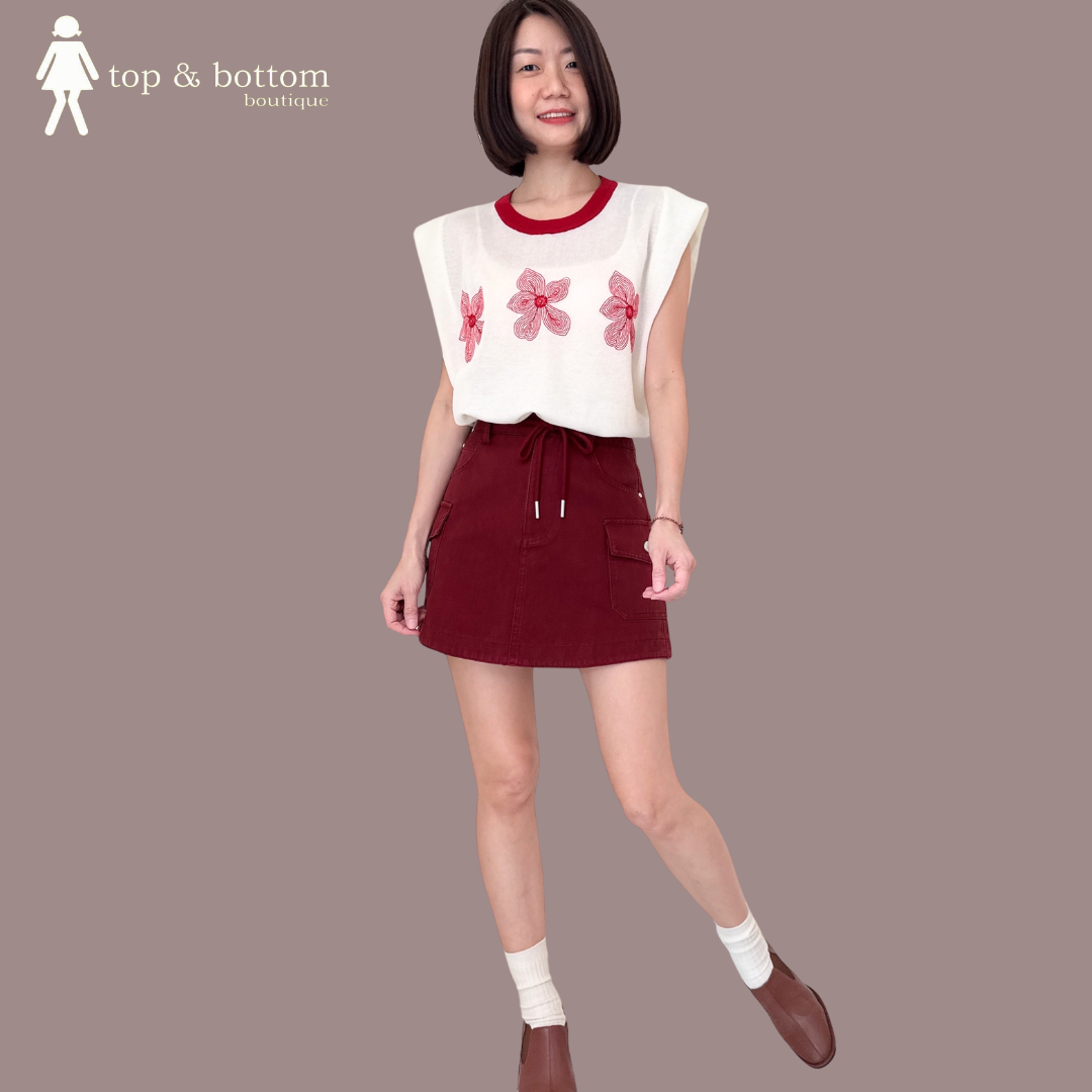 EMBROIDERED FLOWER TWO TONE KNIT BLOUSE WITH TIE-STRING HEM