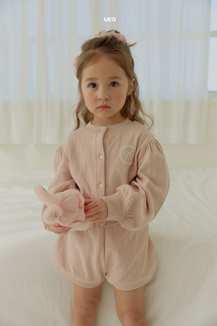 正韓春ueo 兩色蝴蝶結蕾絲澎袖套裝