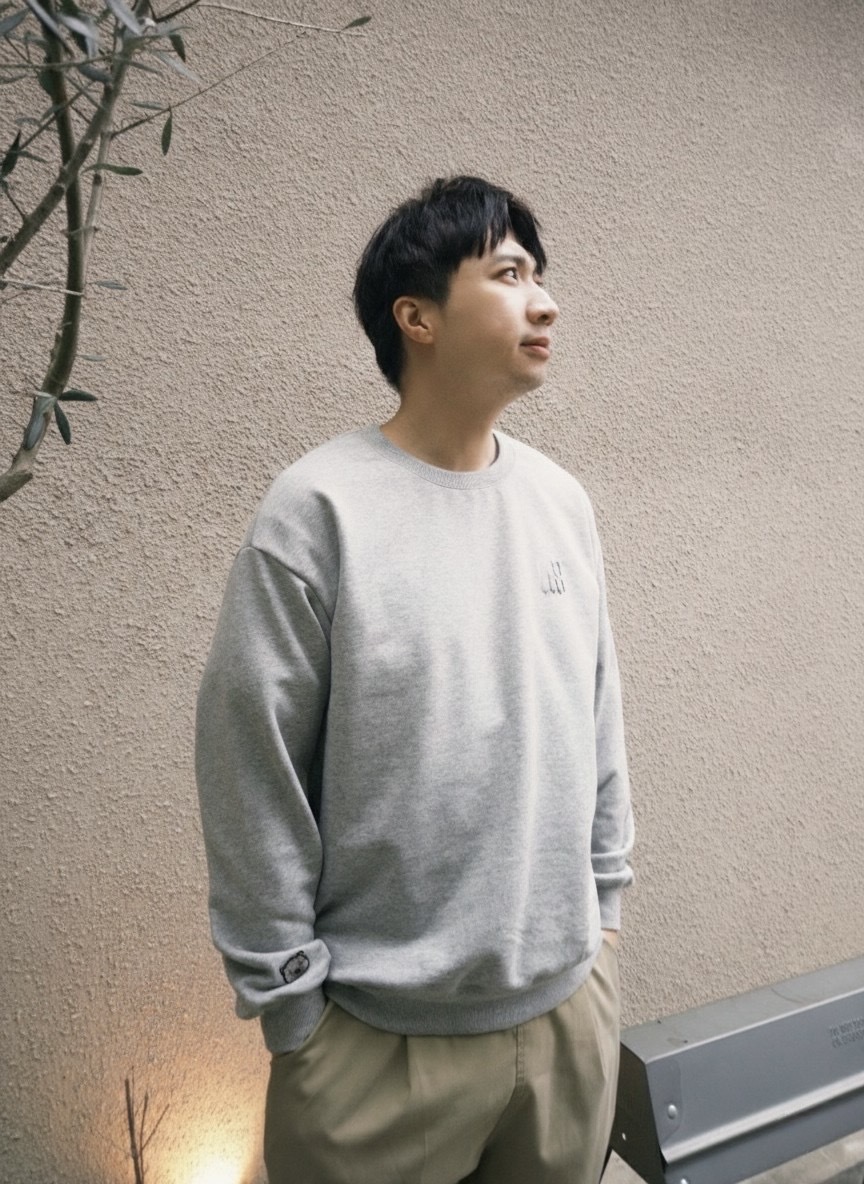 解碼代號088漸層小熊刺繡大學TEE 灰色