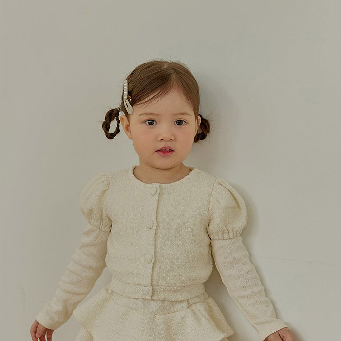 正韓春ueo 兩色甜美愛心扣罩衫