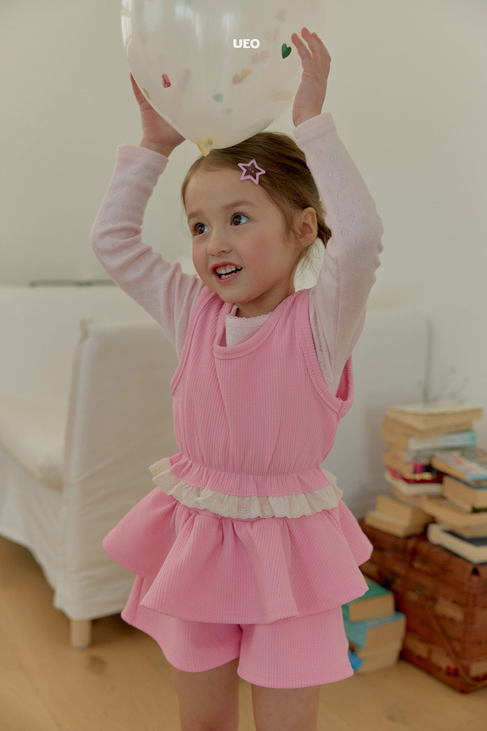 正韓春ueo 兩色花邊縮腰背心