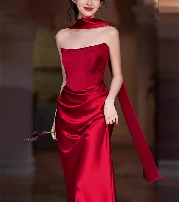 習氣滿滿 魚骨平口拼接緞面禮服