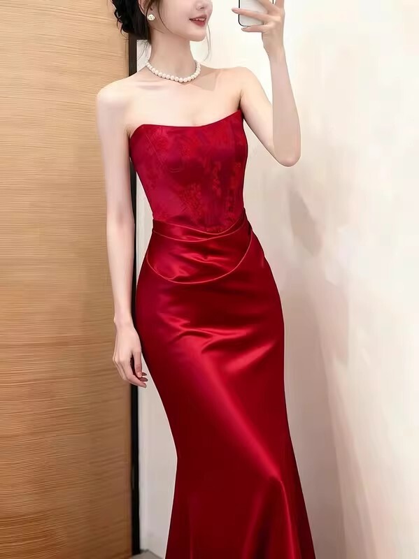 習氣滿滿 魚骨平口拼接緞面禮服