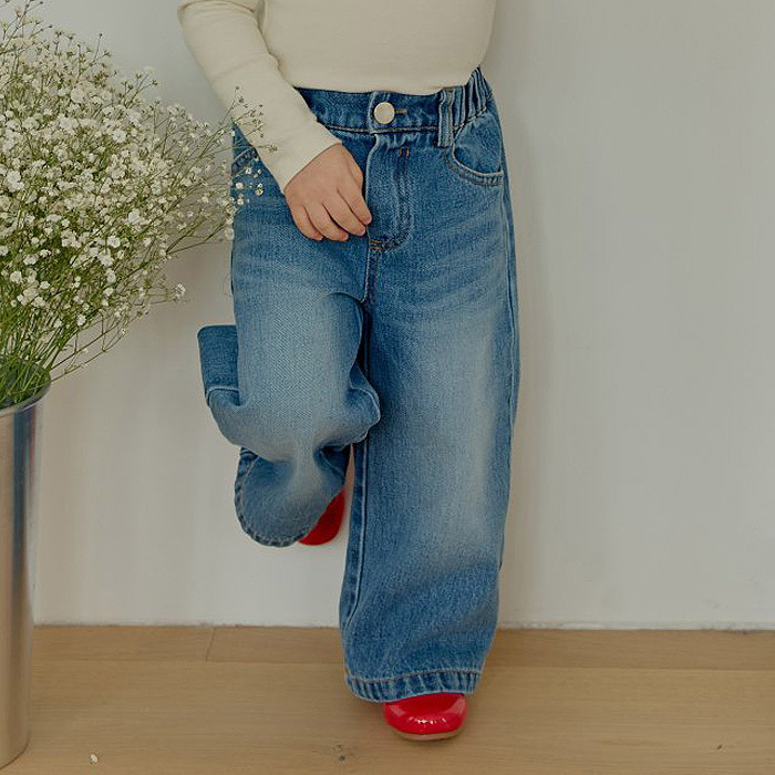 正韓春ueo 兩色復古刷白直筒牛仔褲