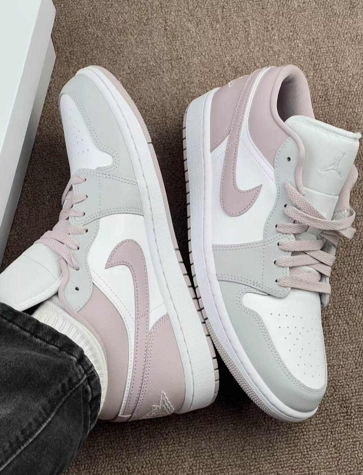 【逢甲FUZZY】W Air Jordan 1 Low "Grey Particle Rose" 灰粉 DC0774-606