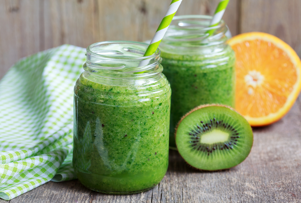 食用橘子、奇異果等皮膚修復食物,維持肌膚修護狀況