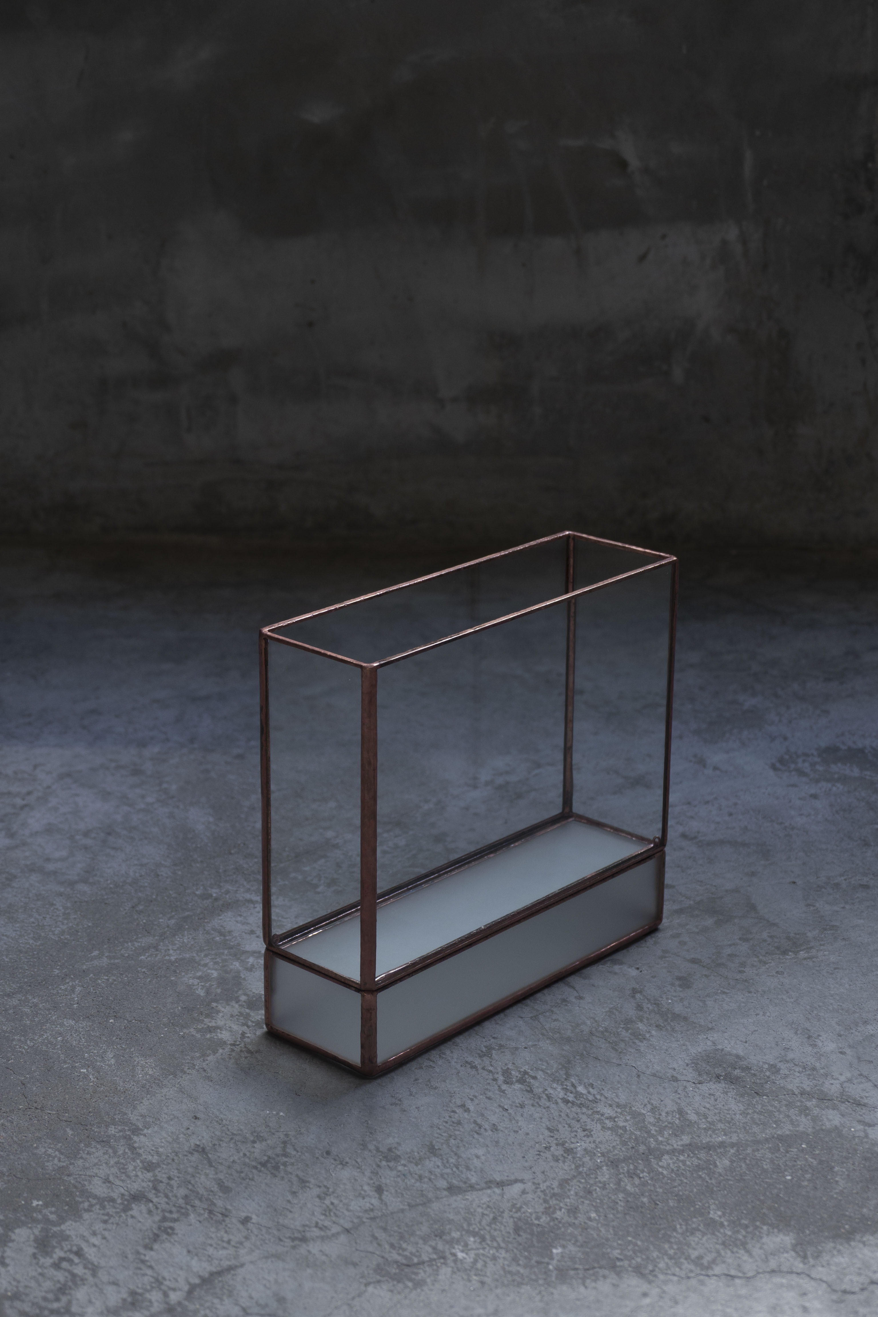 內光  真真鑲嵌玻璃研究所 創作個展｜《霧境》｜香台 I002  錫染紅銅