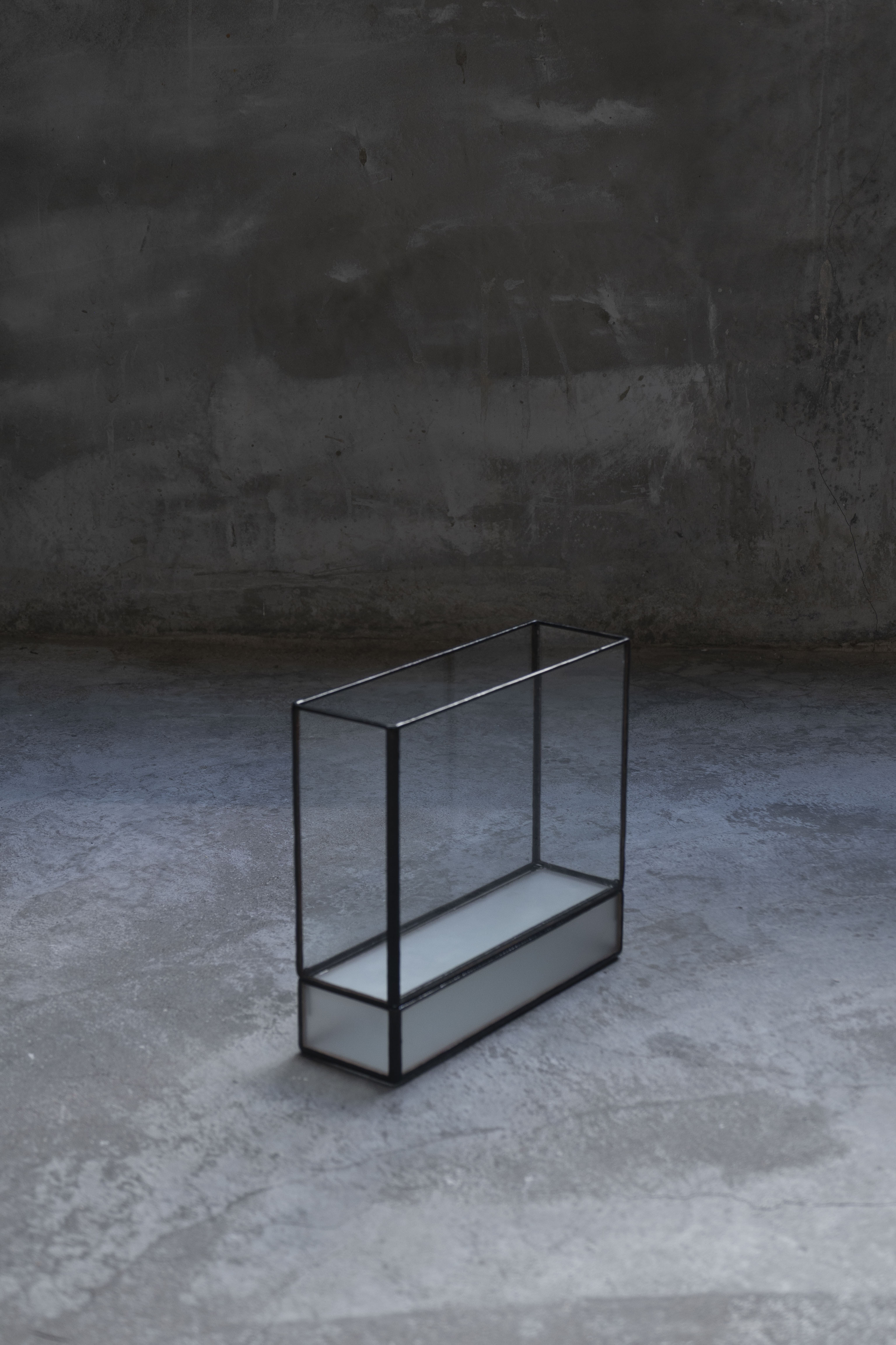 內光  真真鑲嵌玻璃研究所 創作個展｜《霧境》｜香台 I002  錫染黑