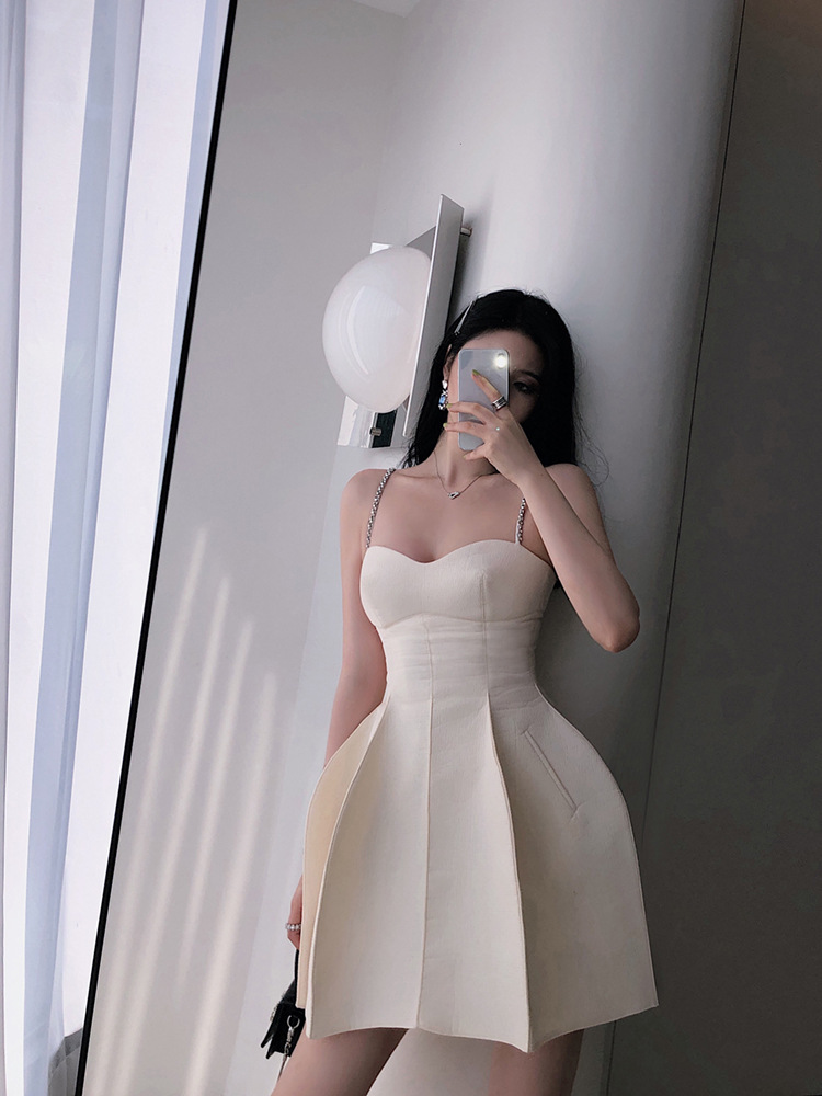 立體裙襬 水鑽肩帶小洋裝