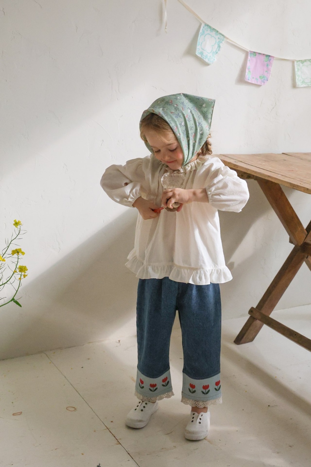 正韓春FLO 兩色鬱金香牛仔直筒褲