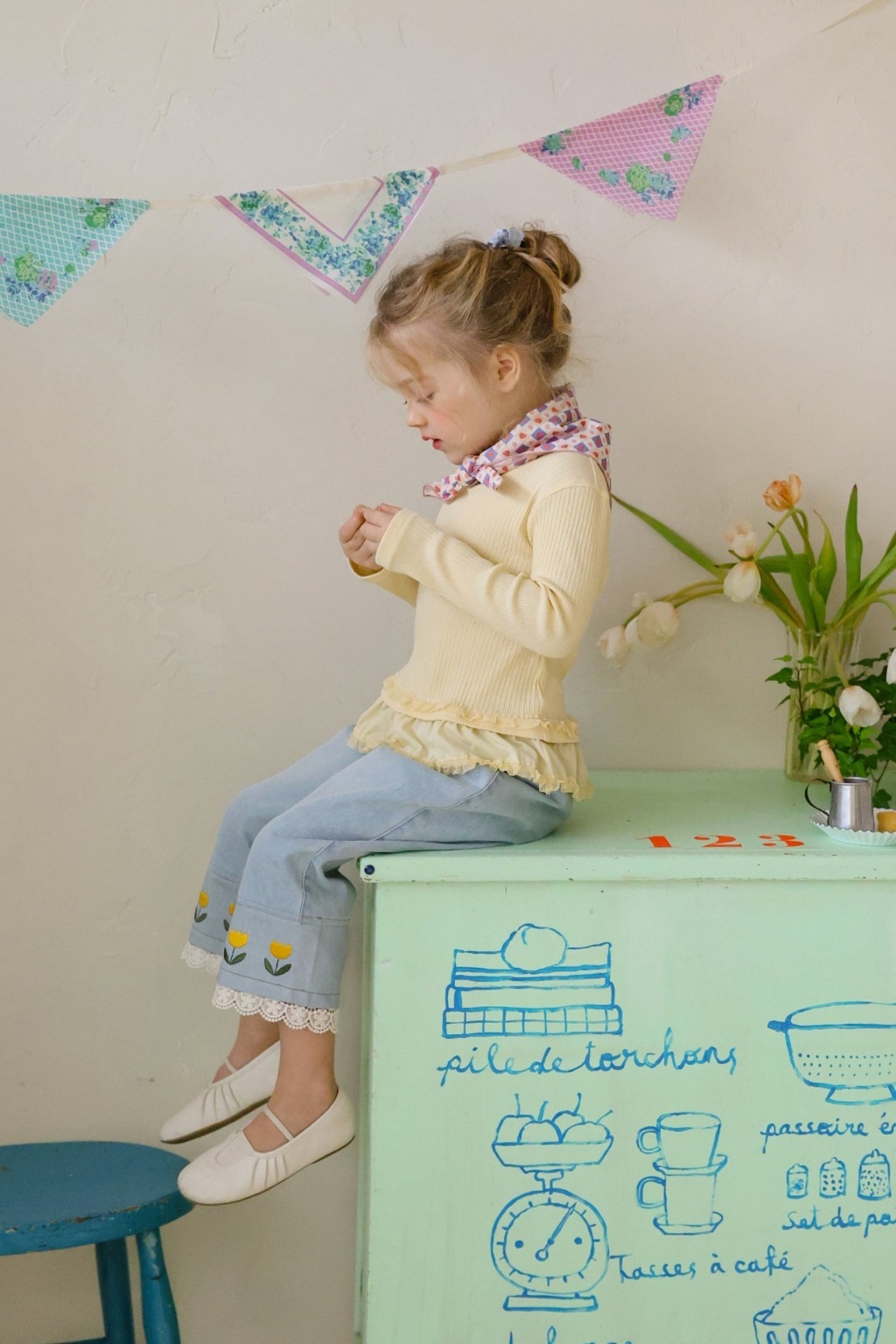 正韓春FLO 兩色鬱金香牛仔直筒褲