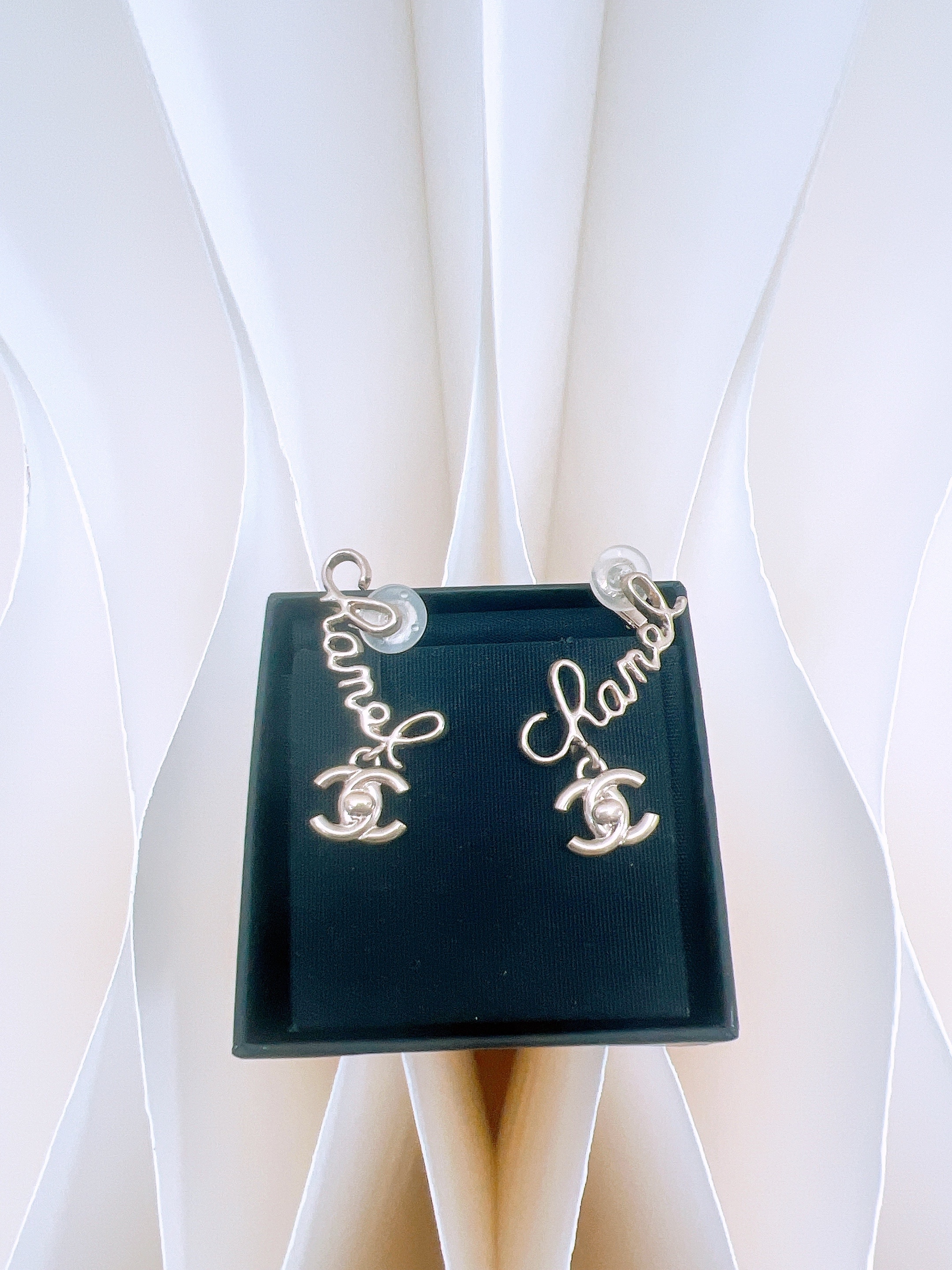 Chanel 21p logo earclip /earrings