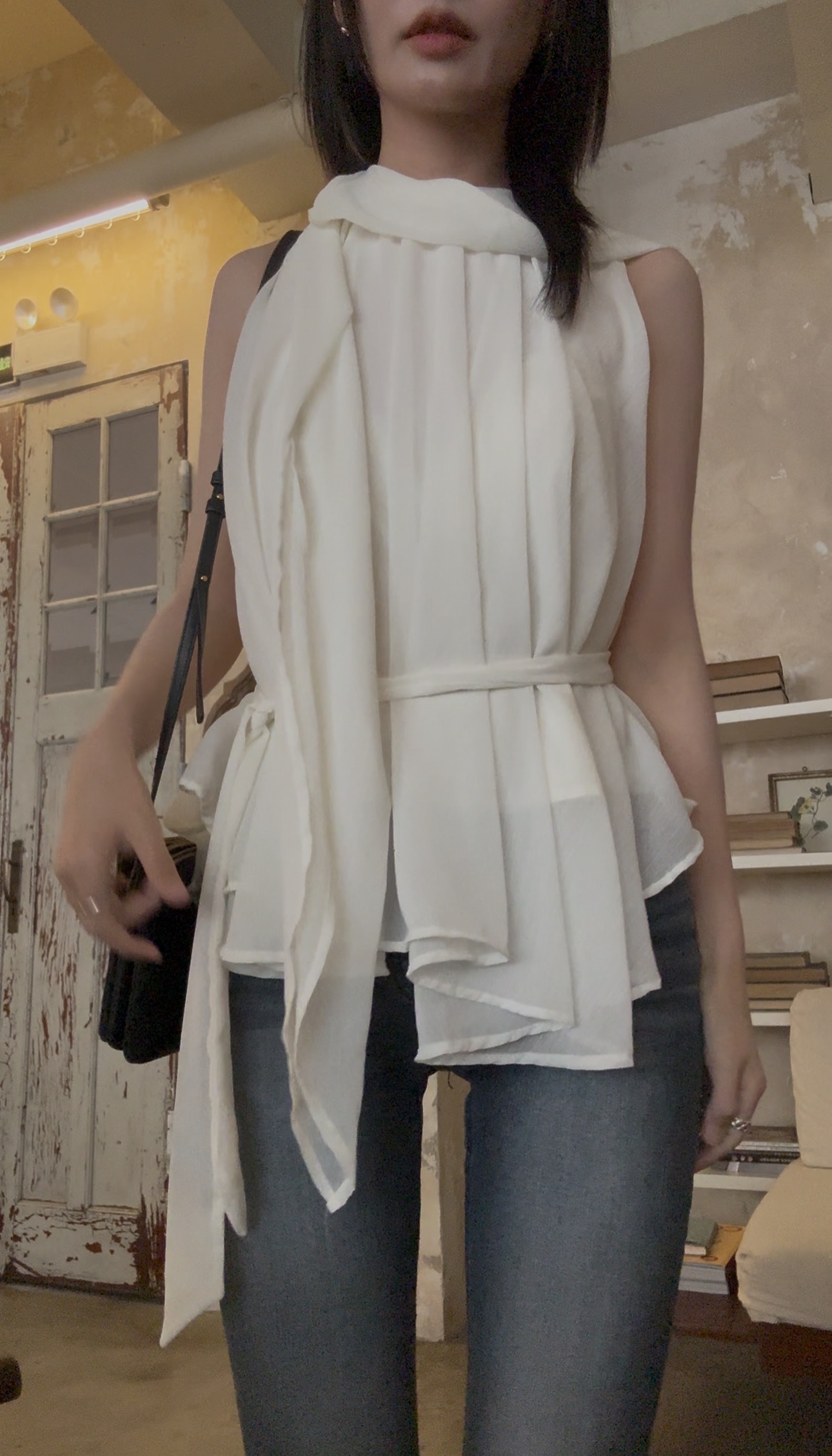 (新貨88折💘)賢智女神感雪紡掛帶圓領上衣 T260202(米/黑)